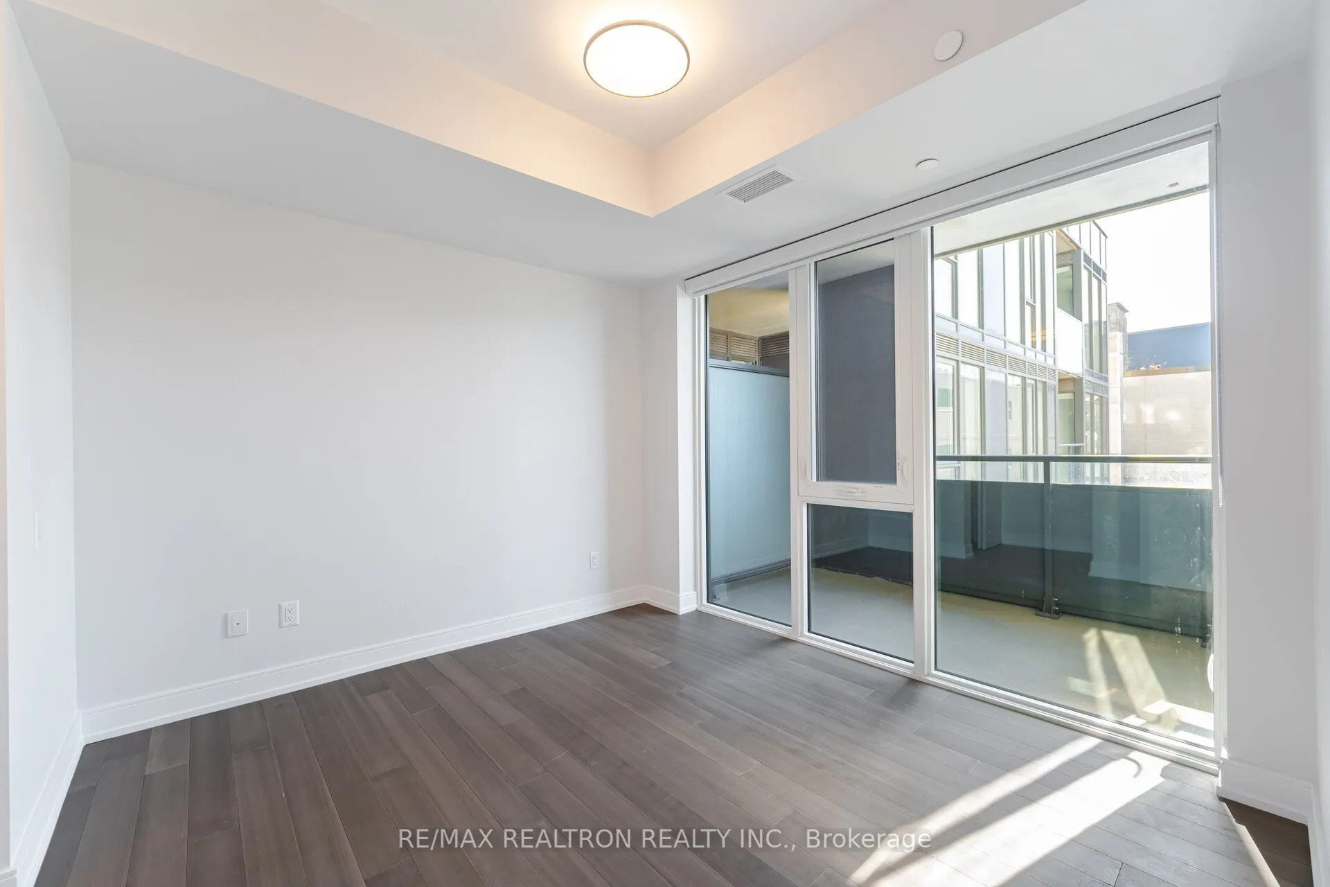 664 Spadina Avenue #201