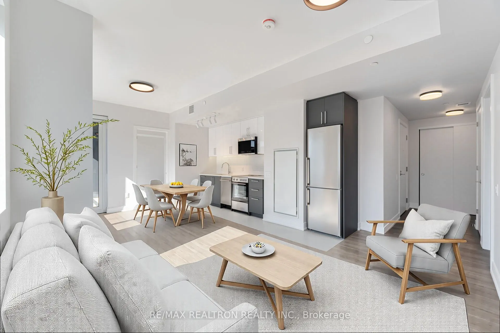 664 Spadina Avenue #201