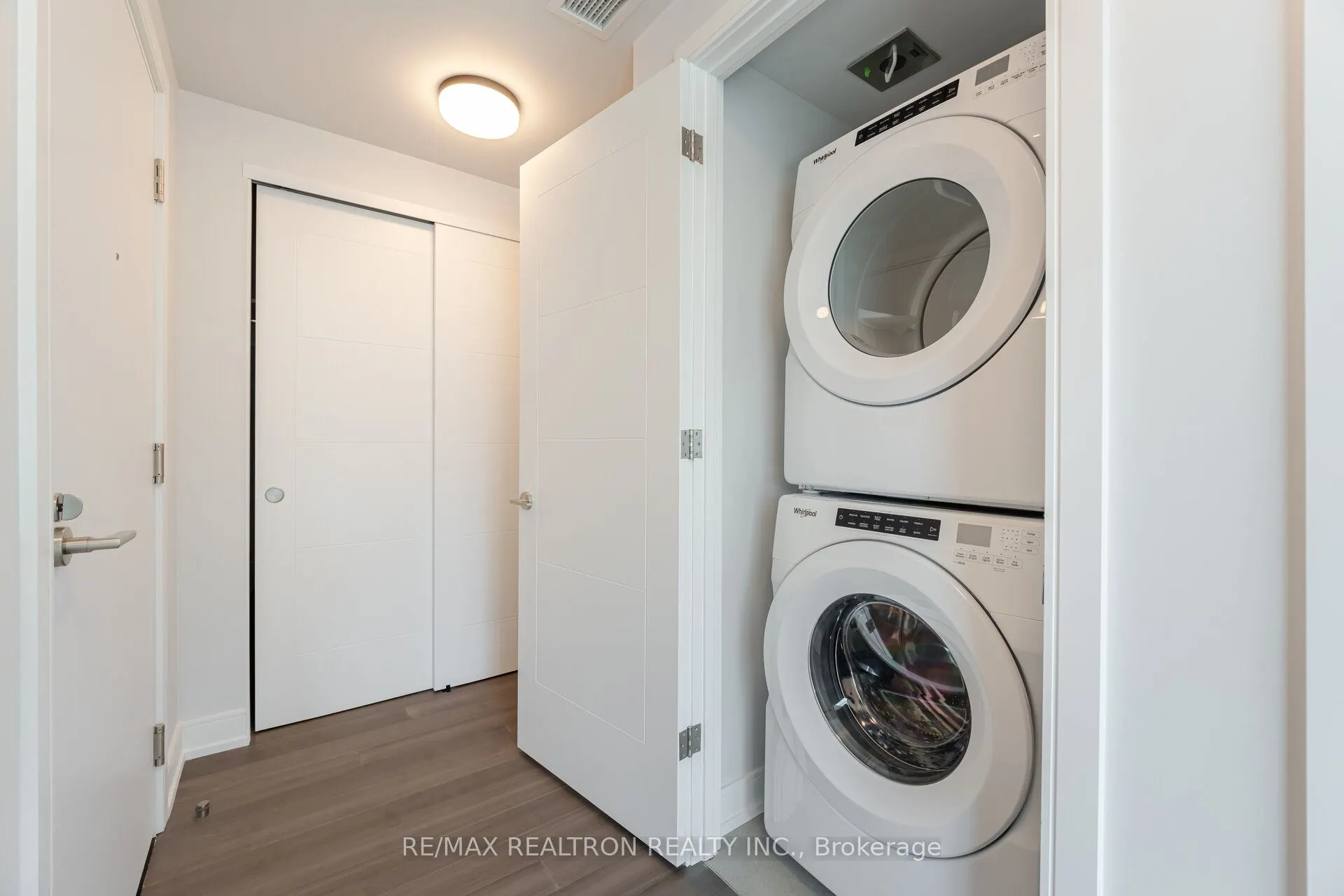 664 Spadina Avenue #201