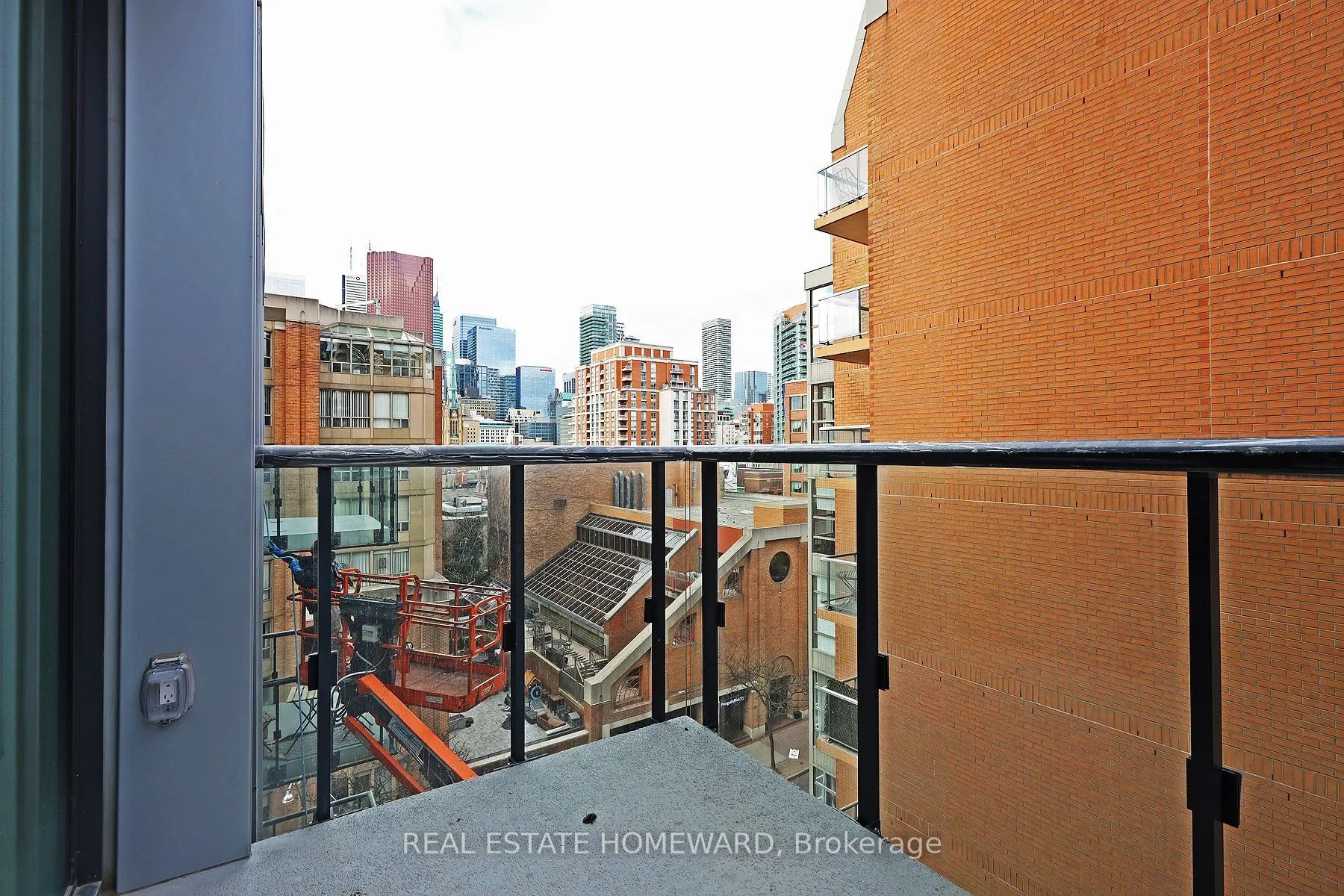 158 Front Street, #706
