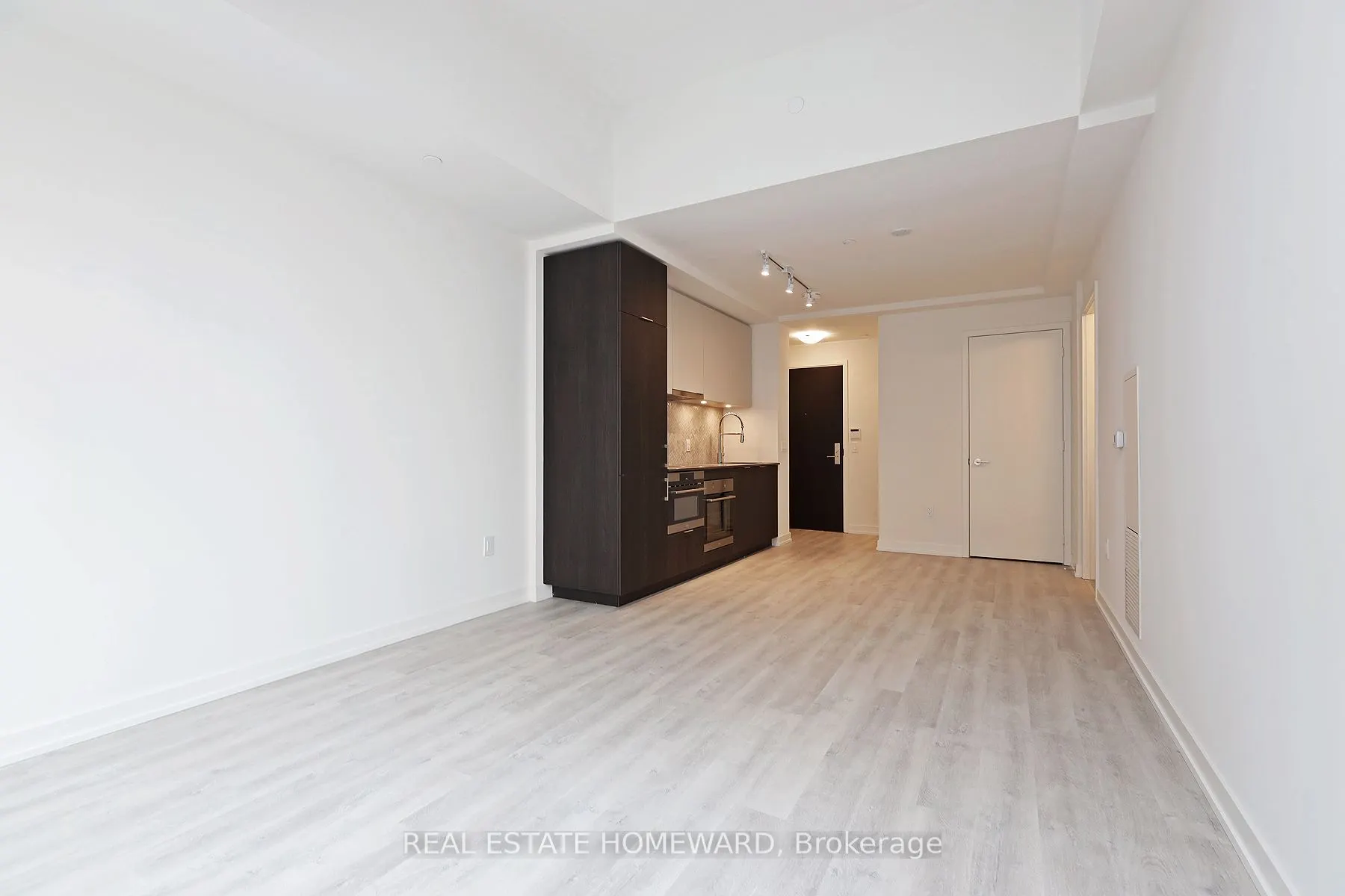 158 Front Street, #706