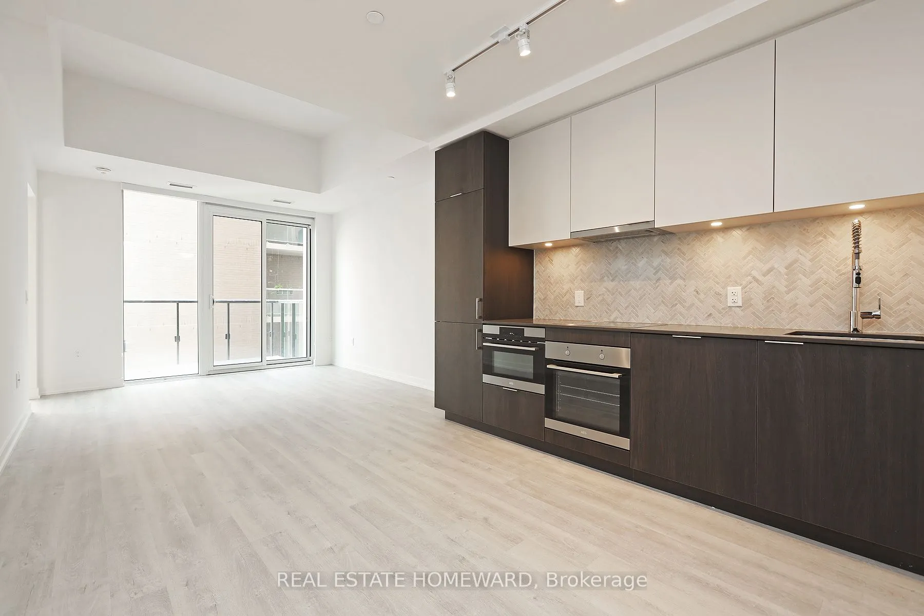 158 Front Street, #706