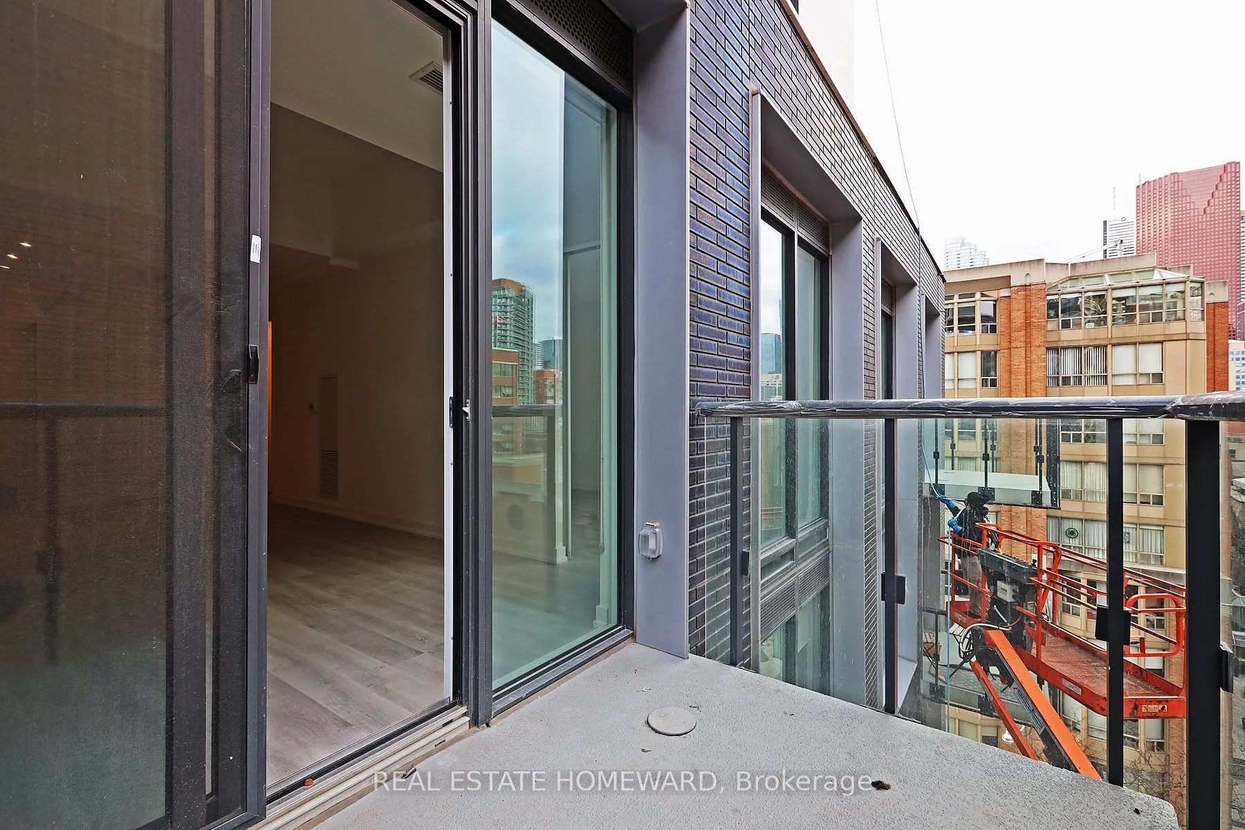 158 Front Street, #706