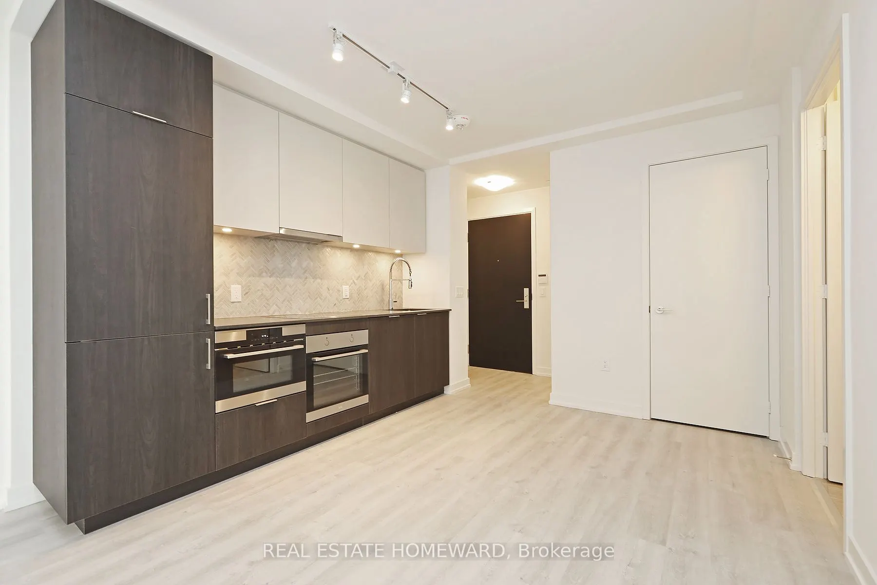 158 Front Street, #706