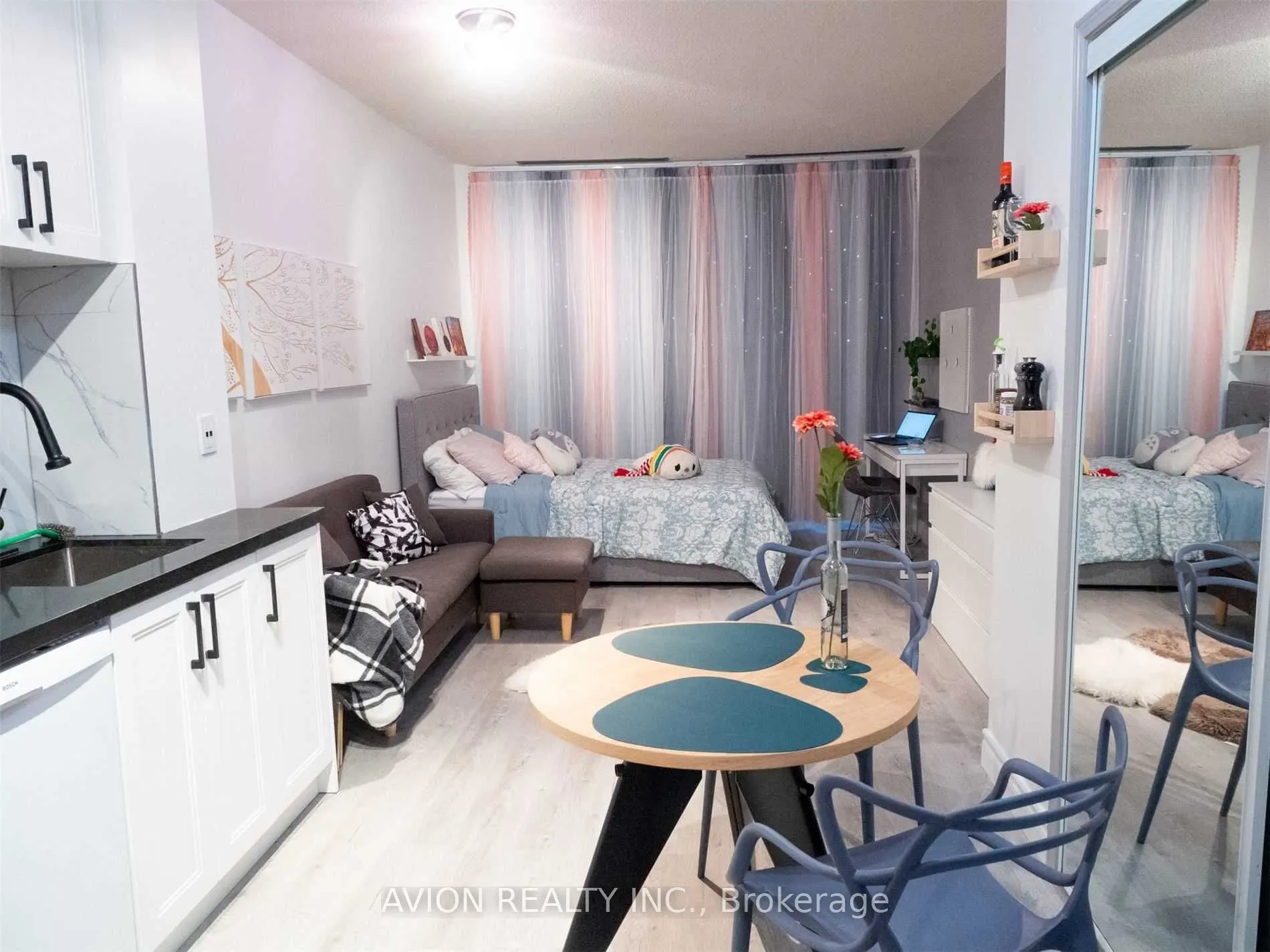 555 Yonge Street, #205