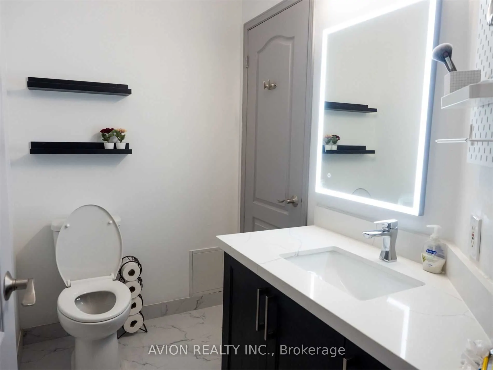 555 Yonge Street, #205