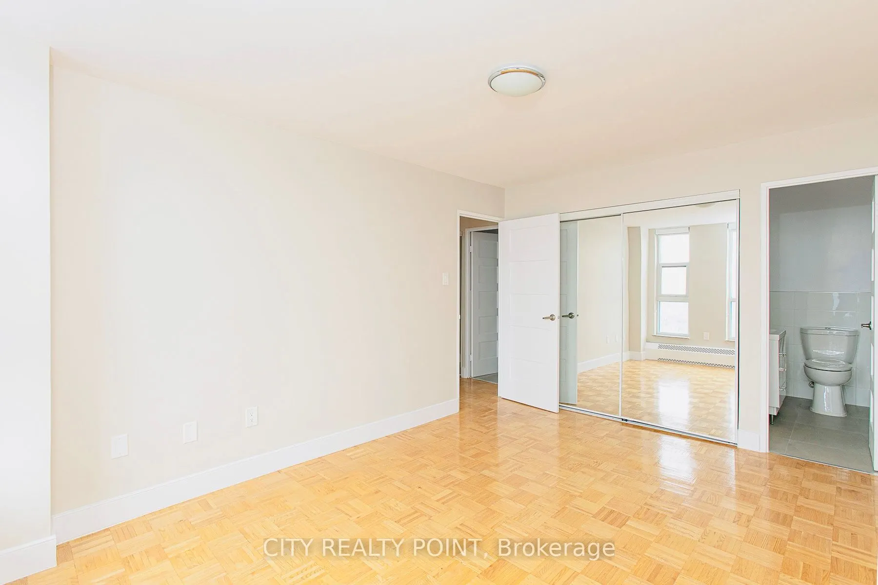 666 Spadina Avenue, #1711