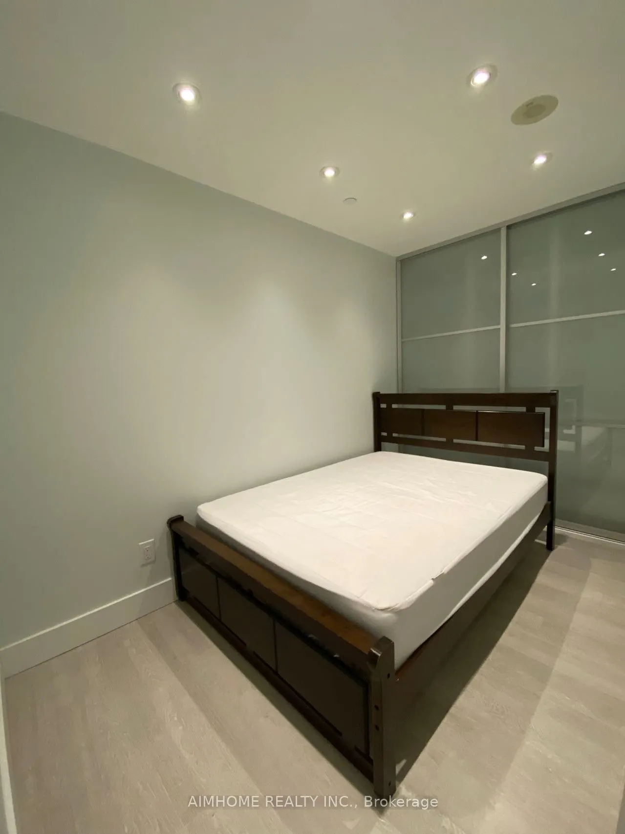 1 Bloor Street E #4009
