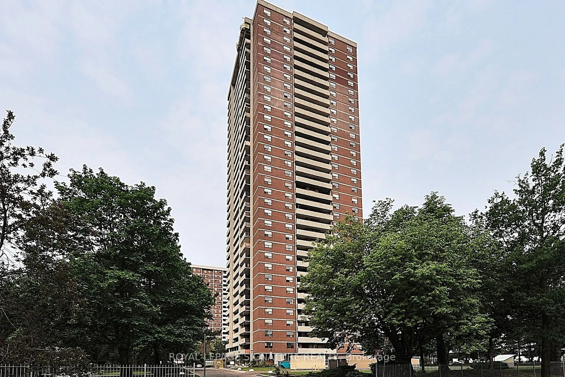 10 Tangreen Court, #702