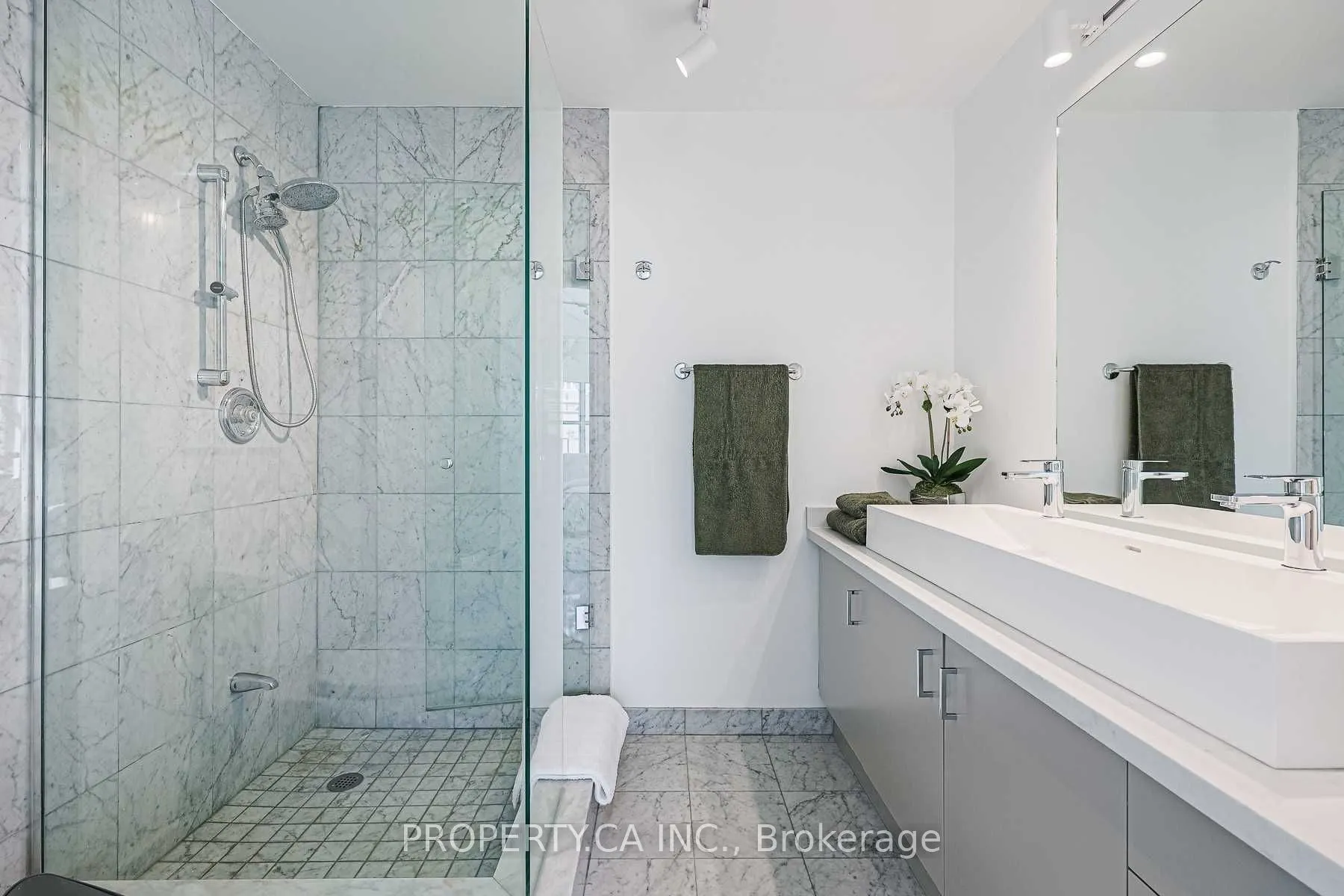 188 Eglinton Avenue E, #306