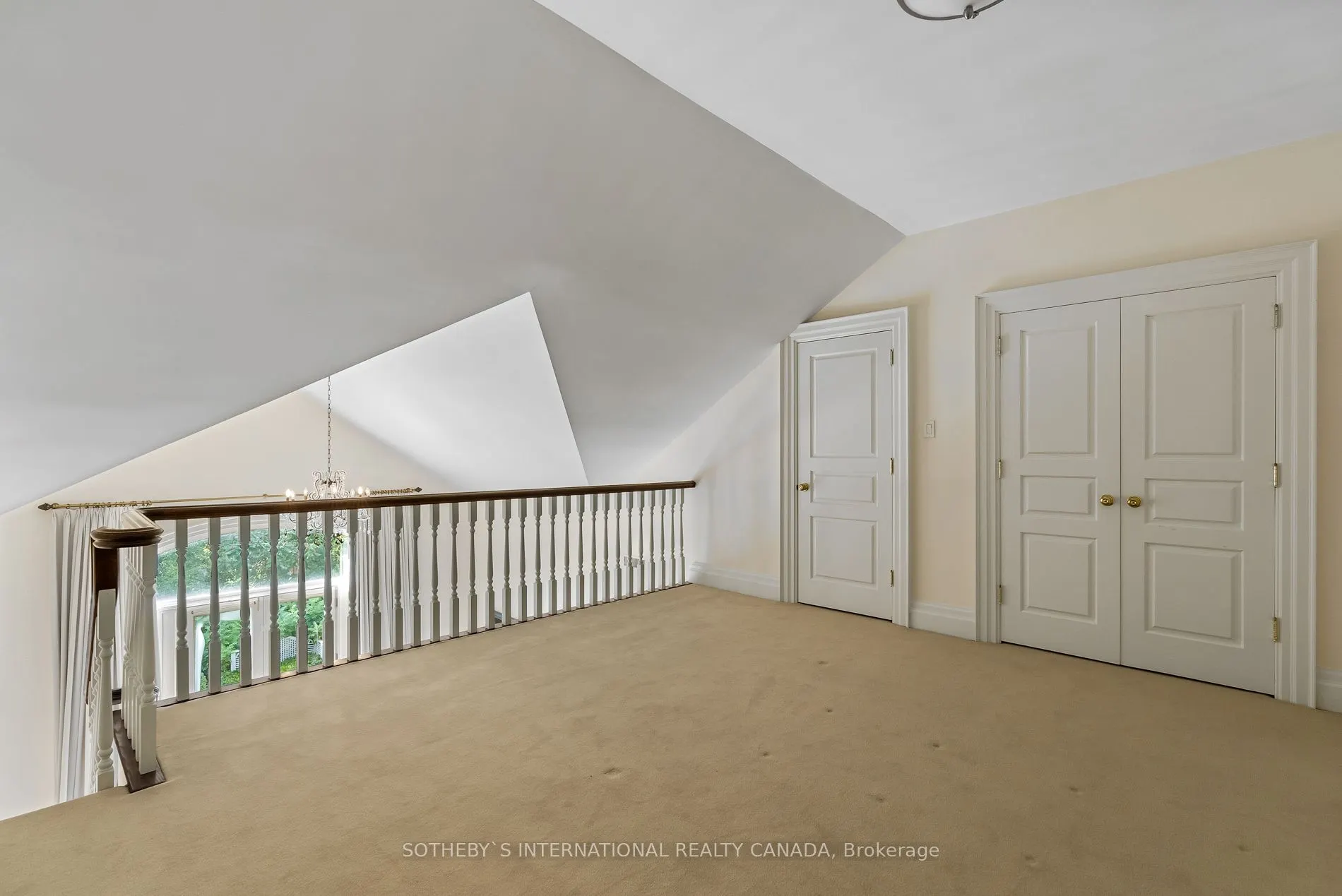 32 Arjay Crescent