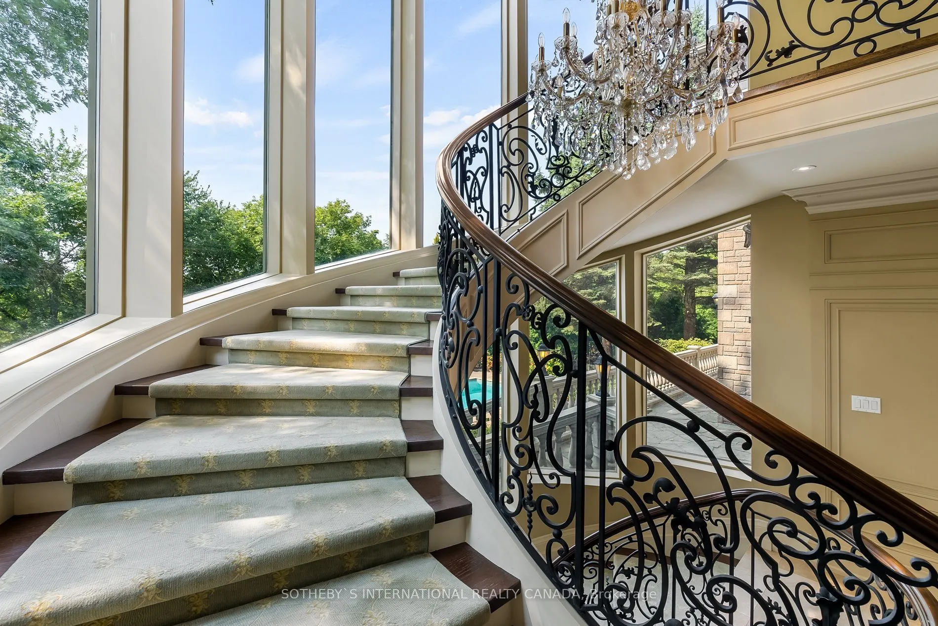 32 Arjay Crescent