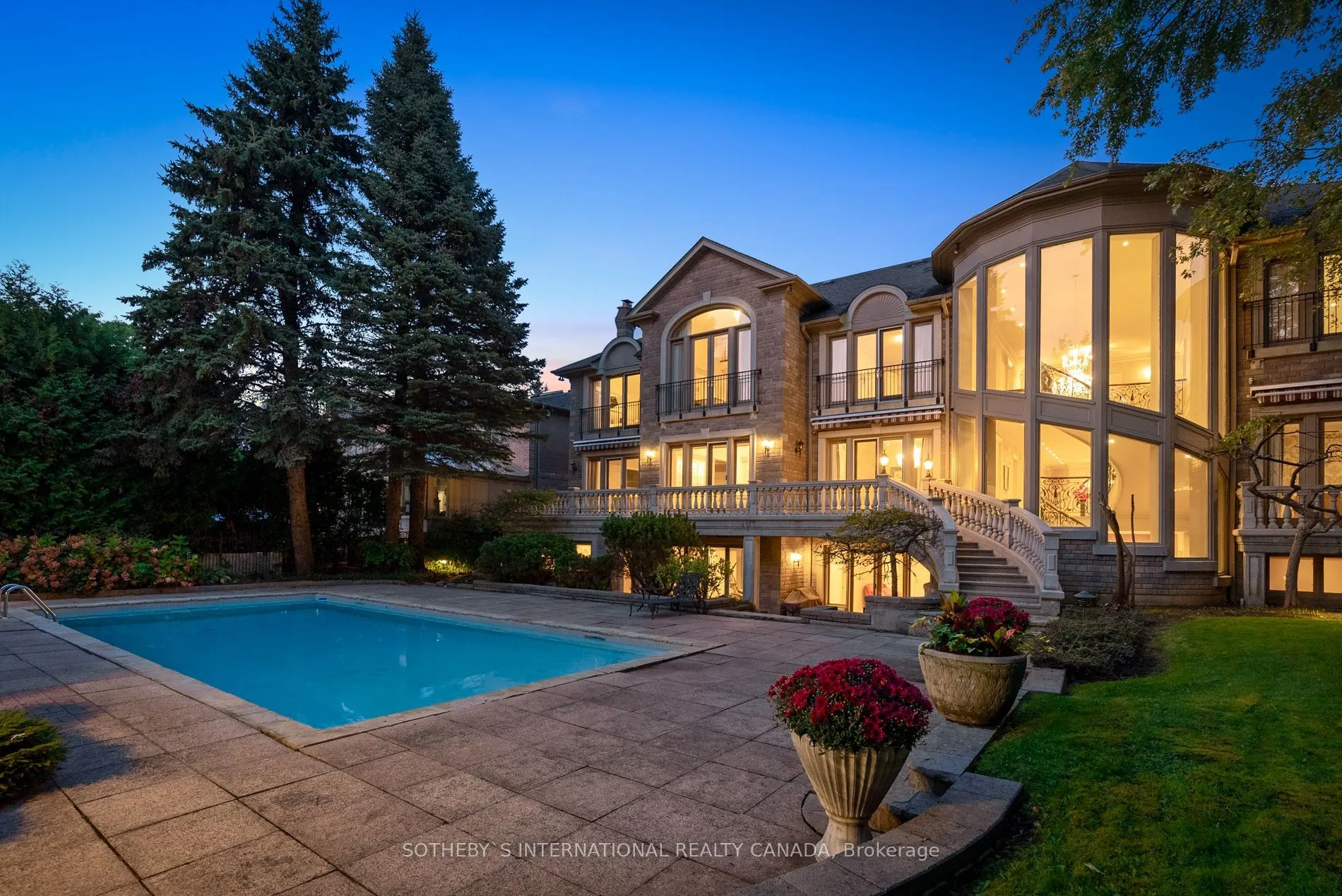 32 Arjay Crescent