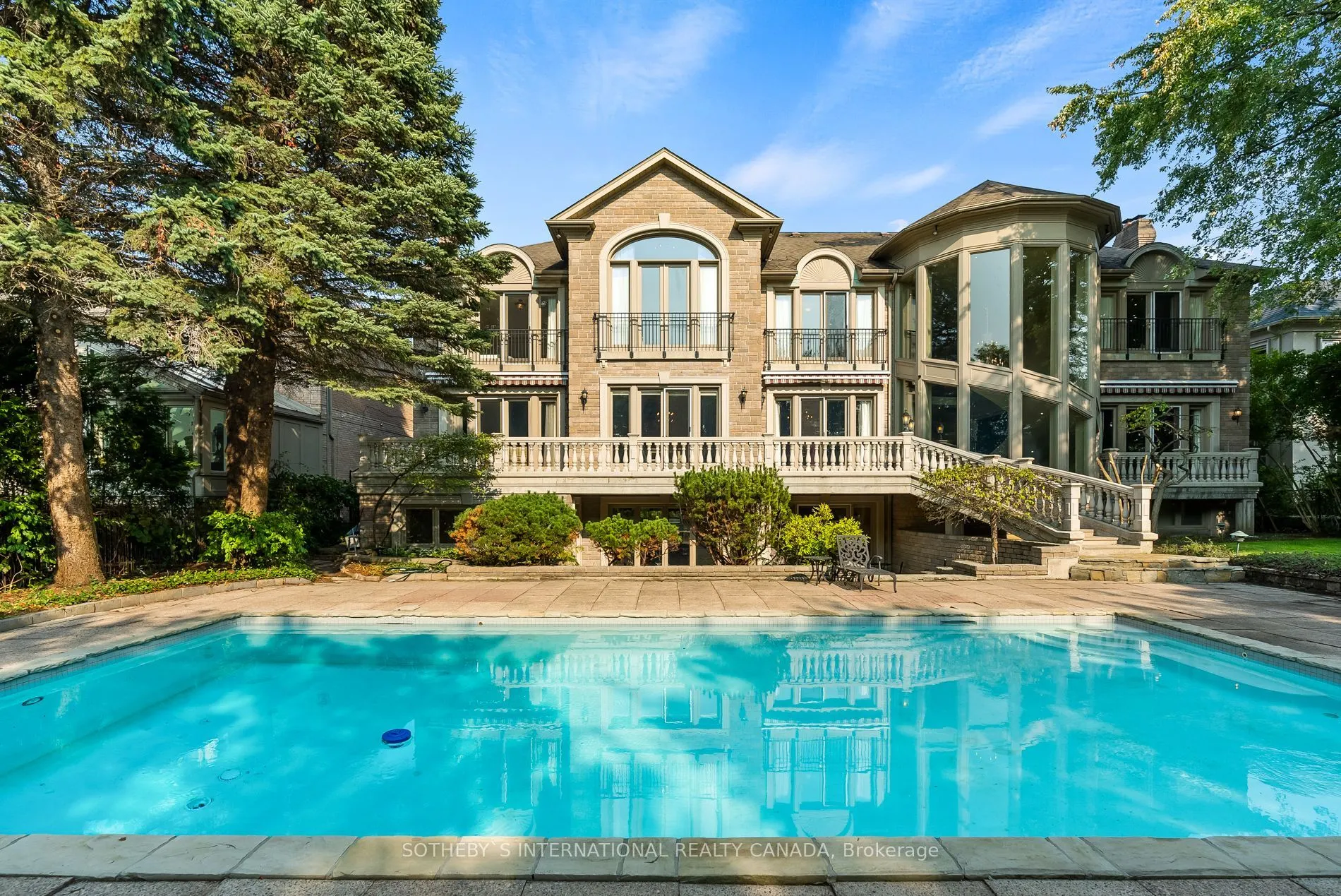 32 Arjay Crescent