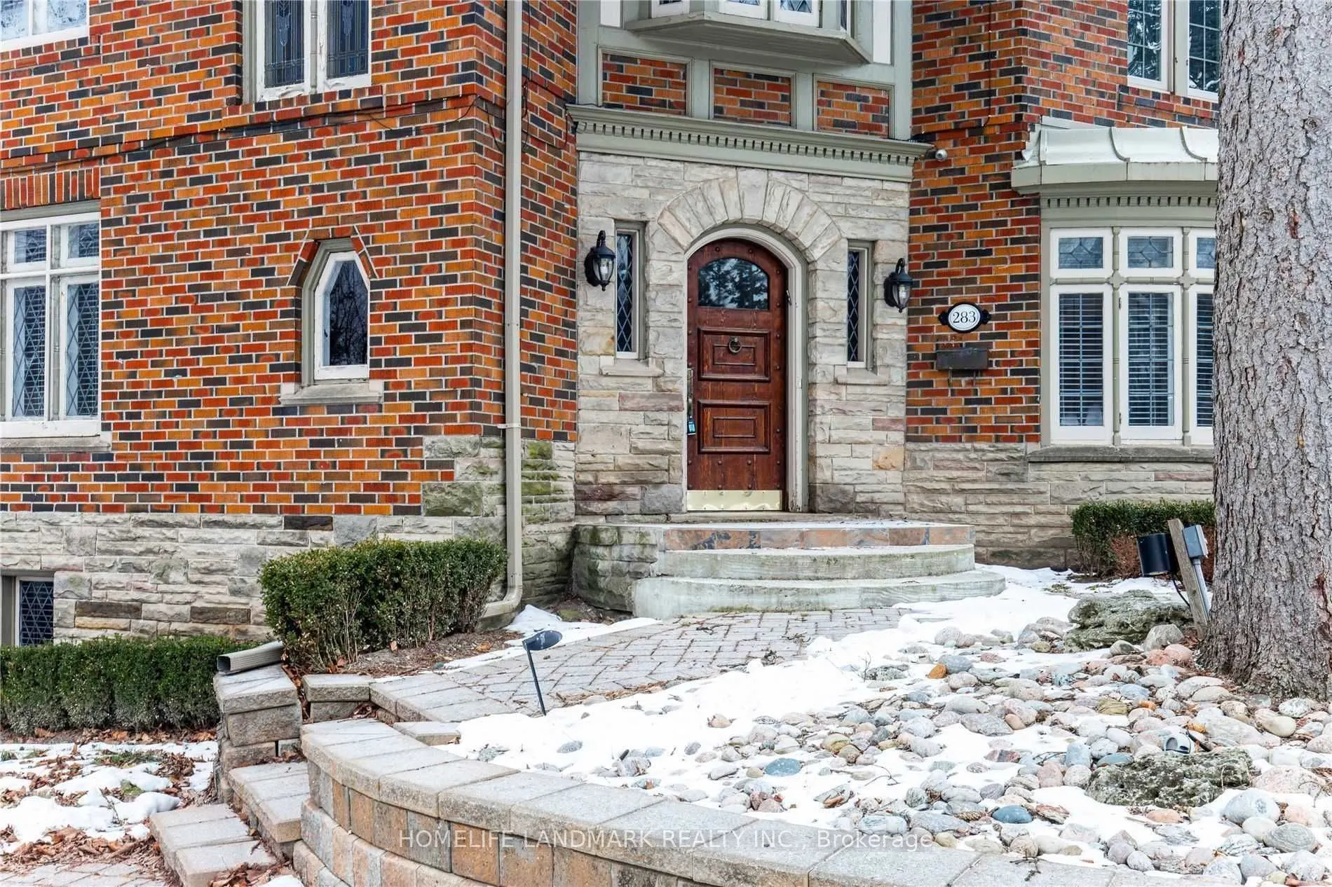 283 Chaplin Crescent