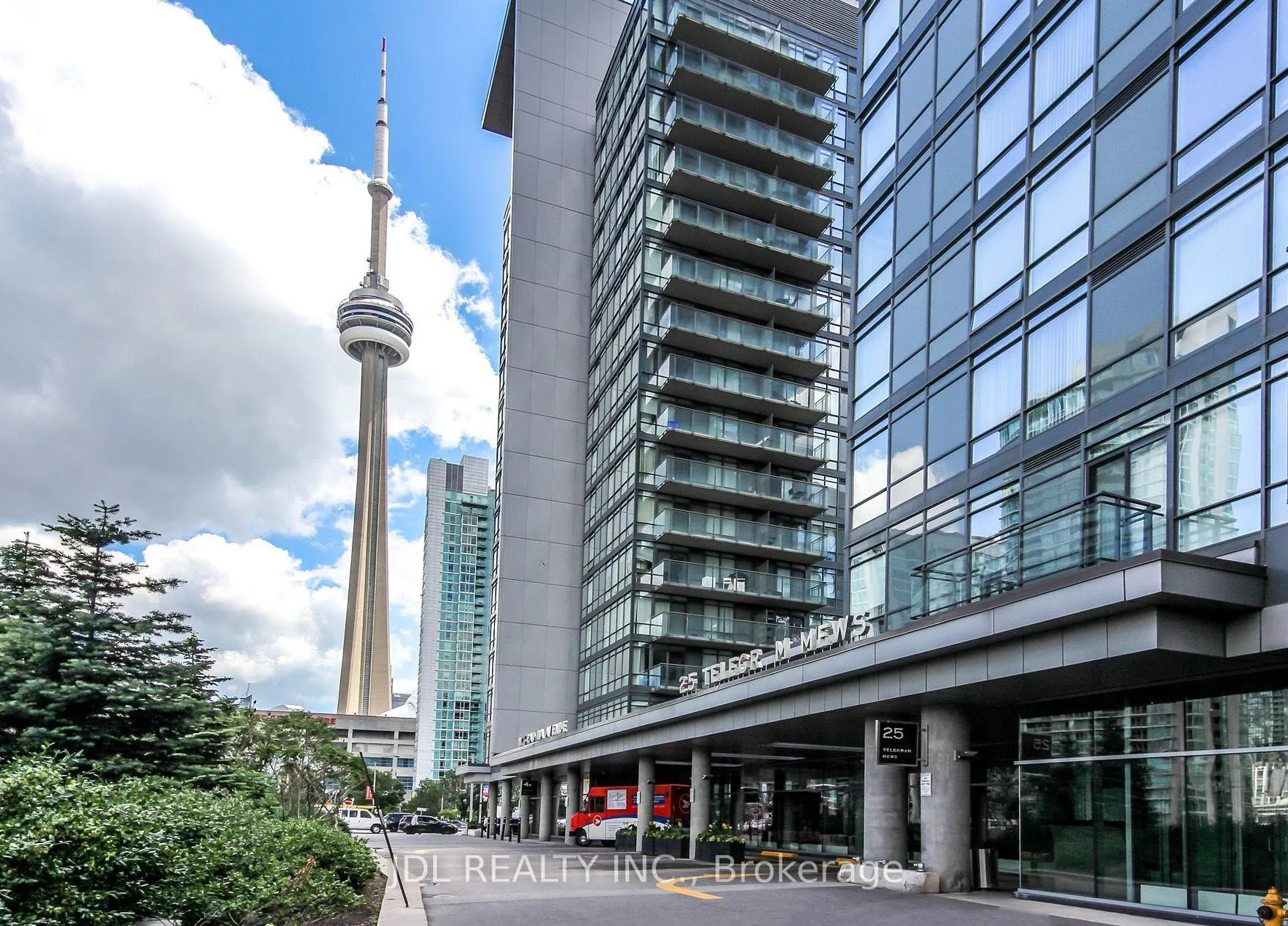 25 Telegram Mews, #1516