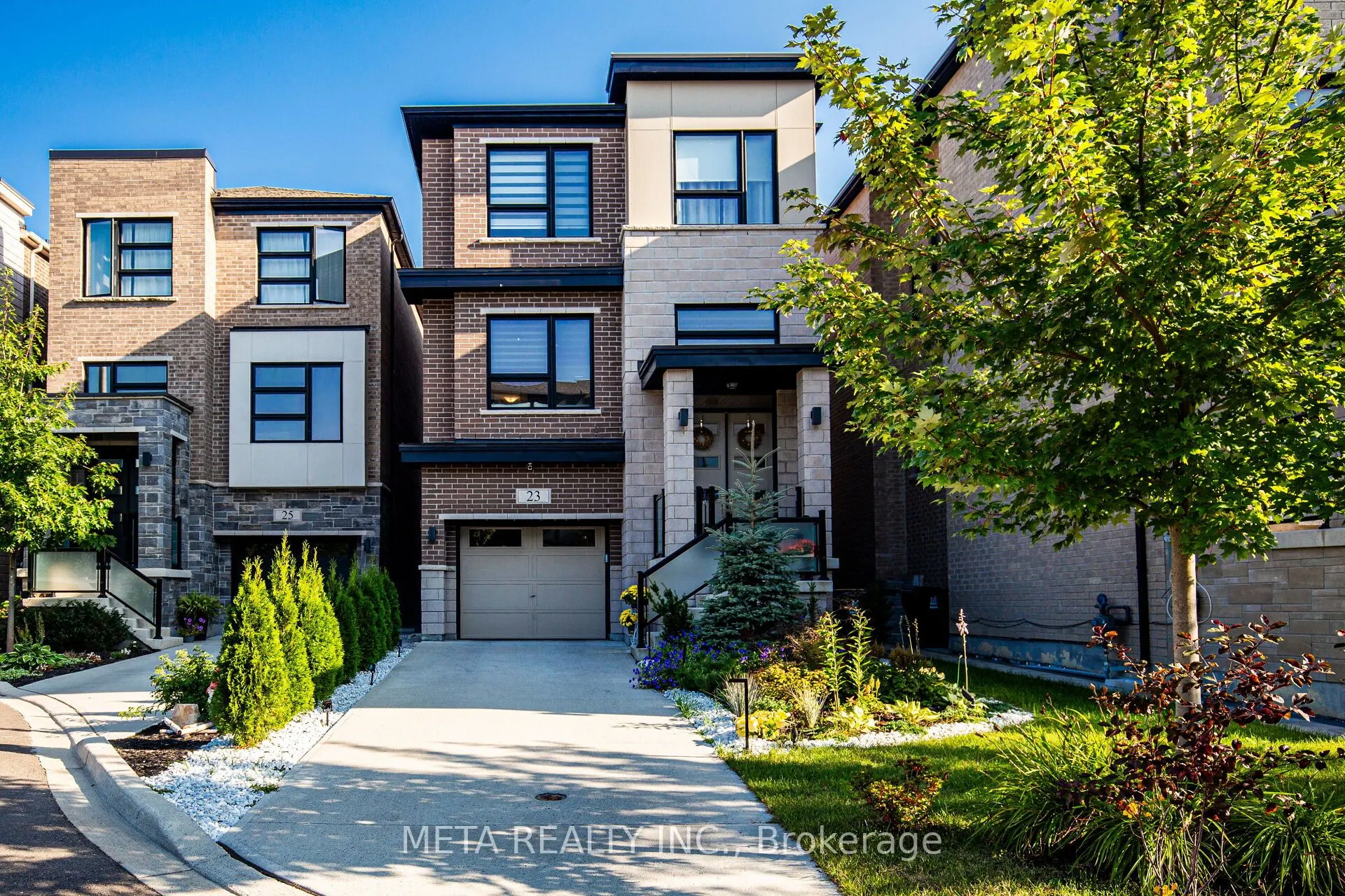 23 Hollyhock Court