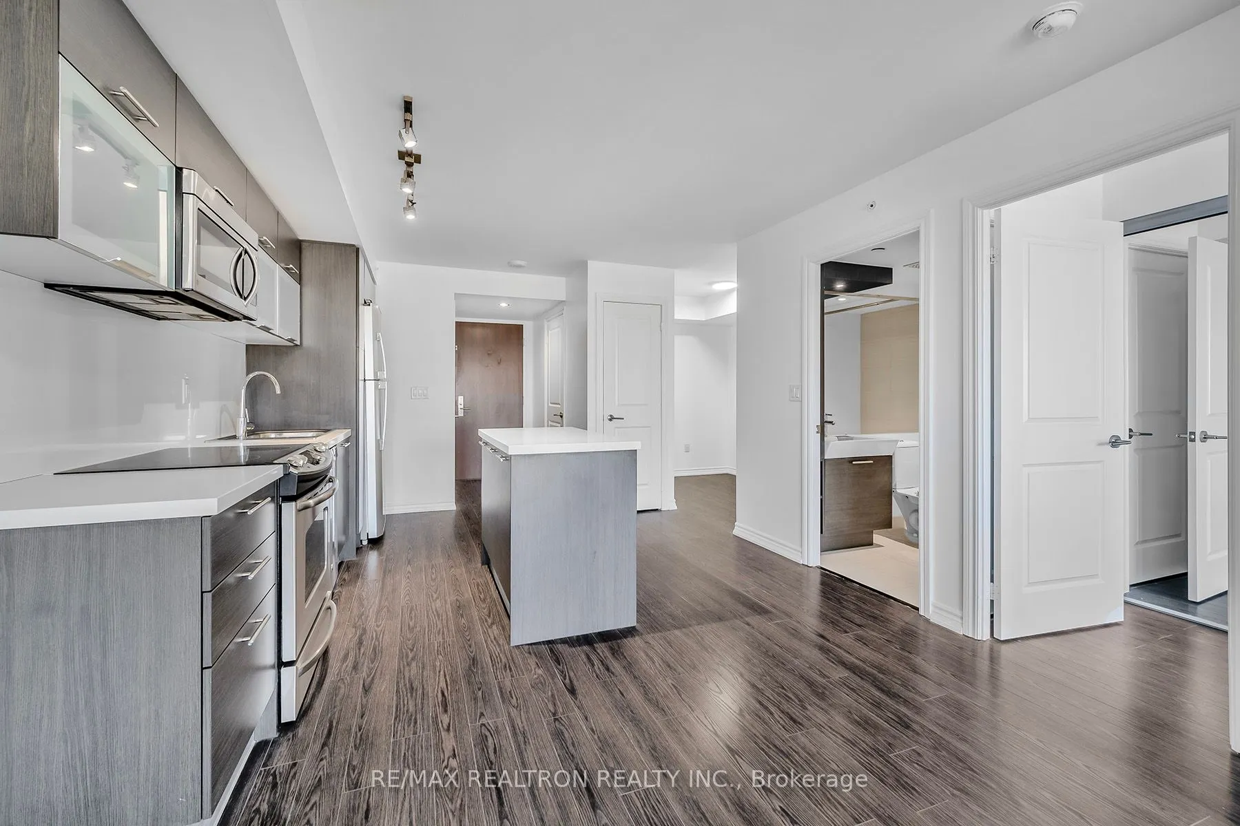 386 Yonge Street, #2105