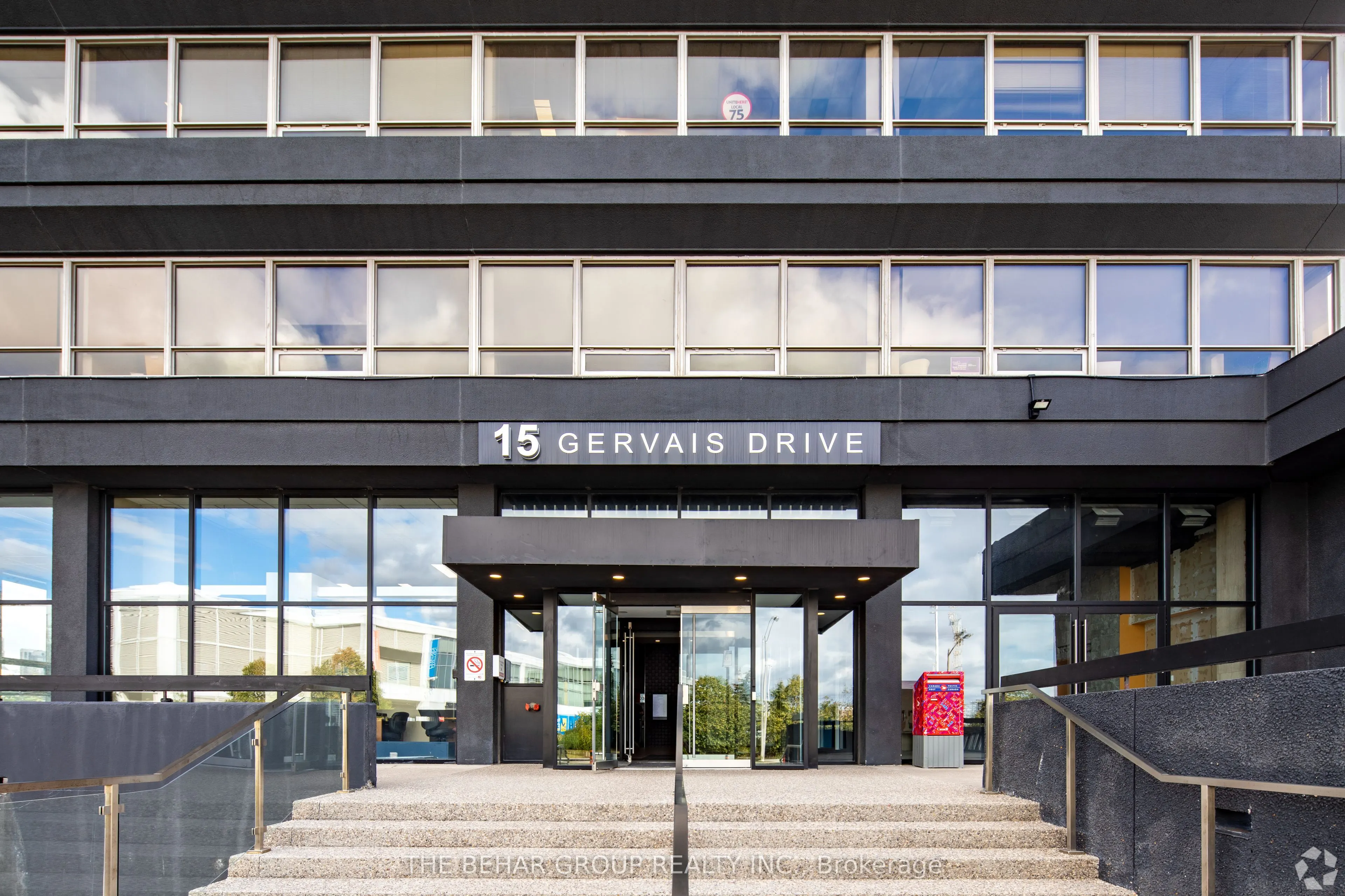 15 Gervais Drive, #700