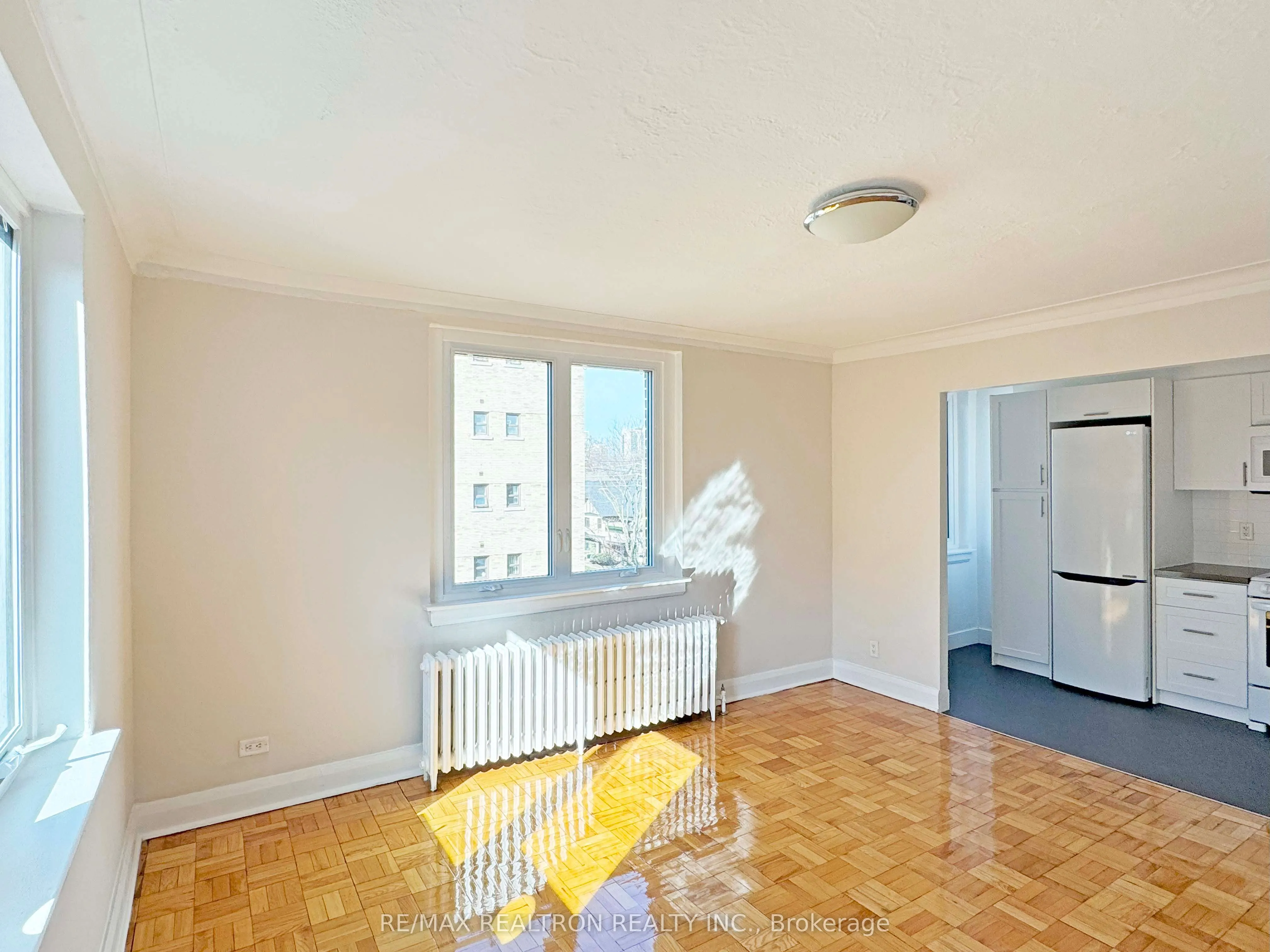 398 Avenue Road, #627