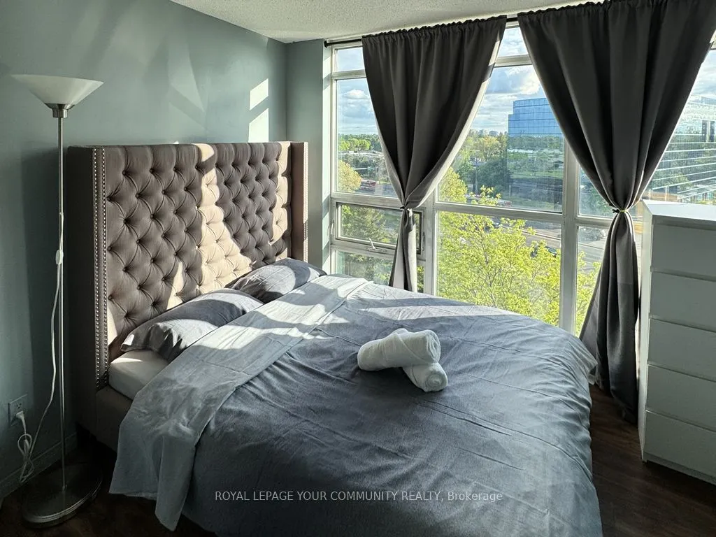 28 Harrison Garden Boulevard #706
