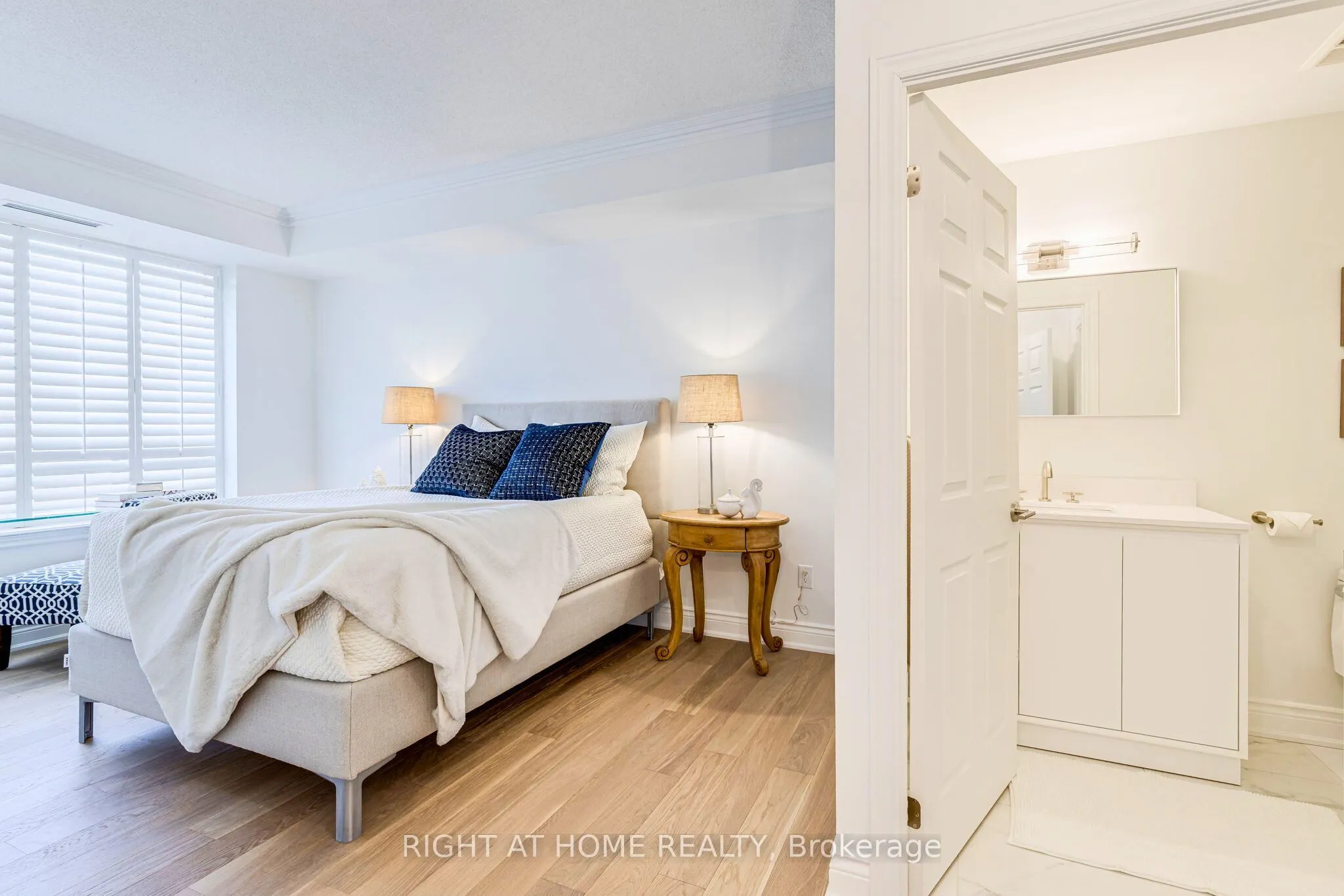 801 Lawrence Avenue E, #208