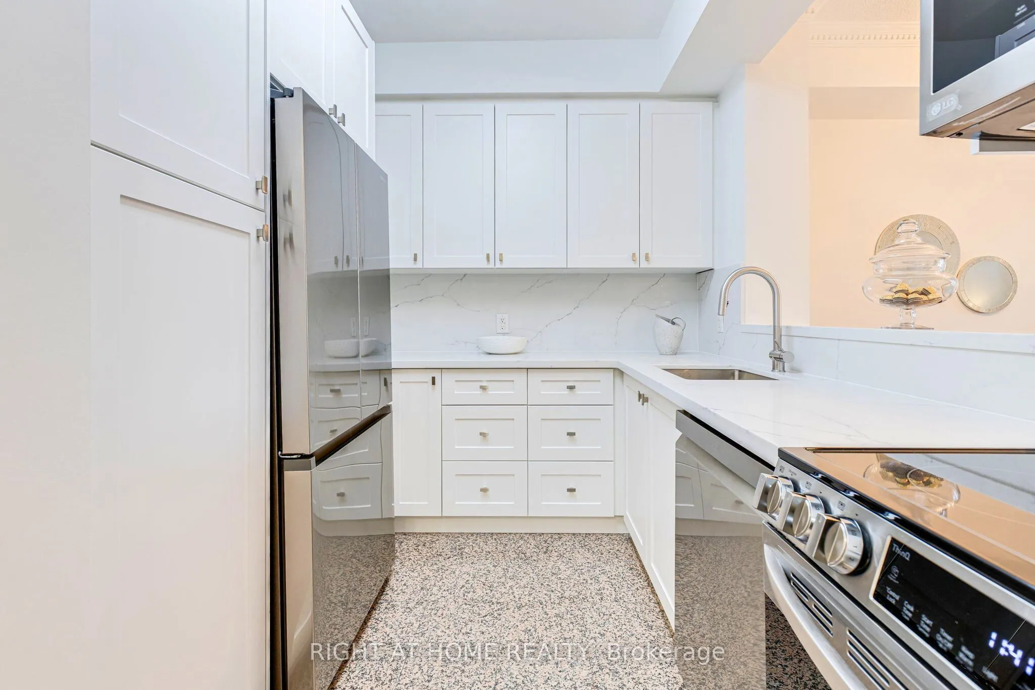 801 Lawrence Avenue E, #208
