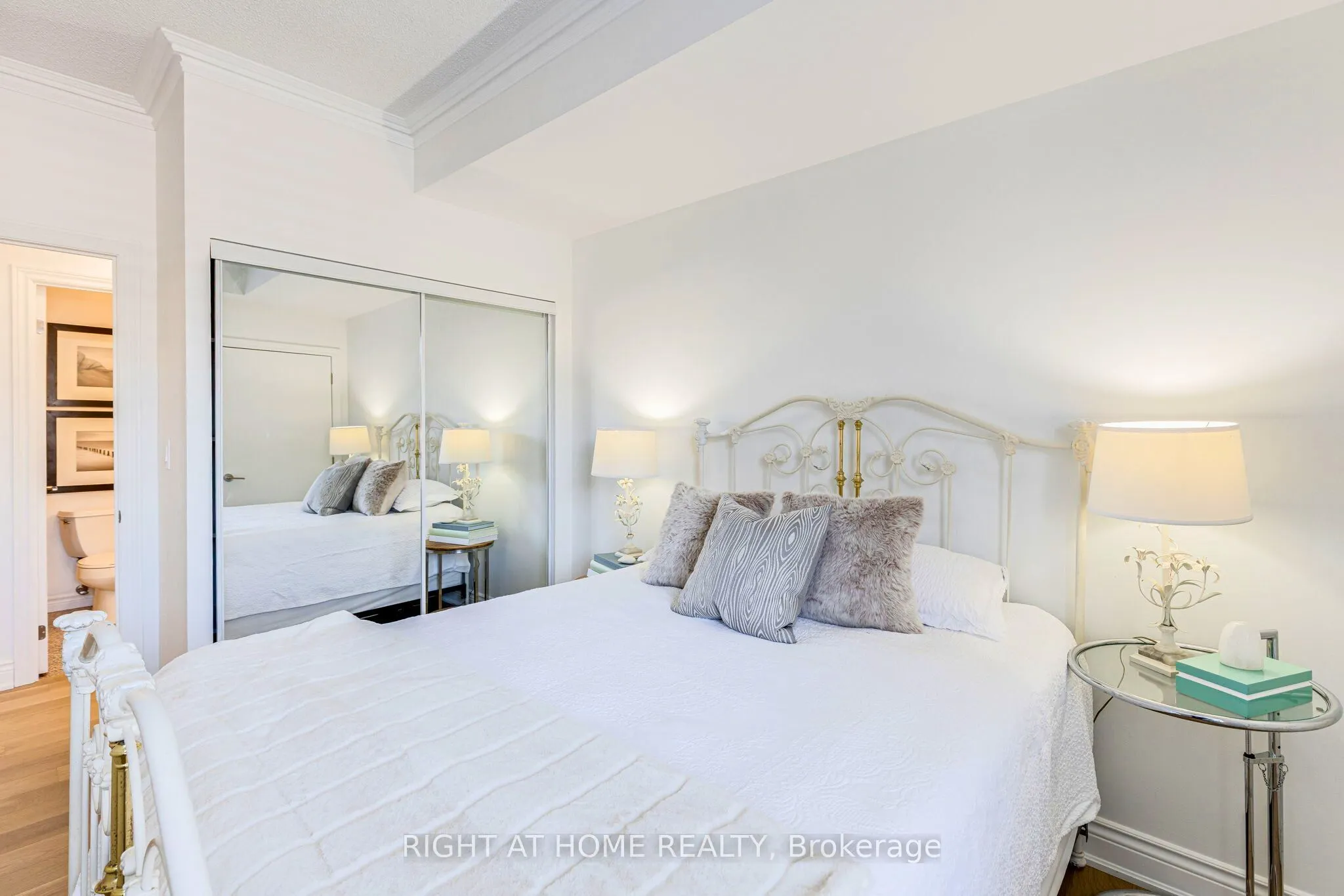 801 Lawrence Avenue E, #208