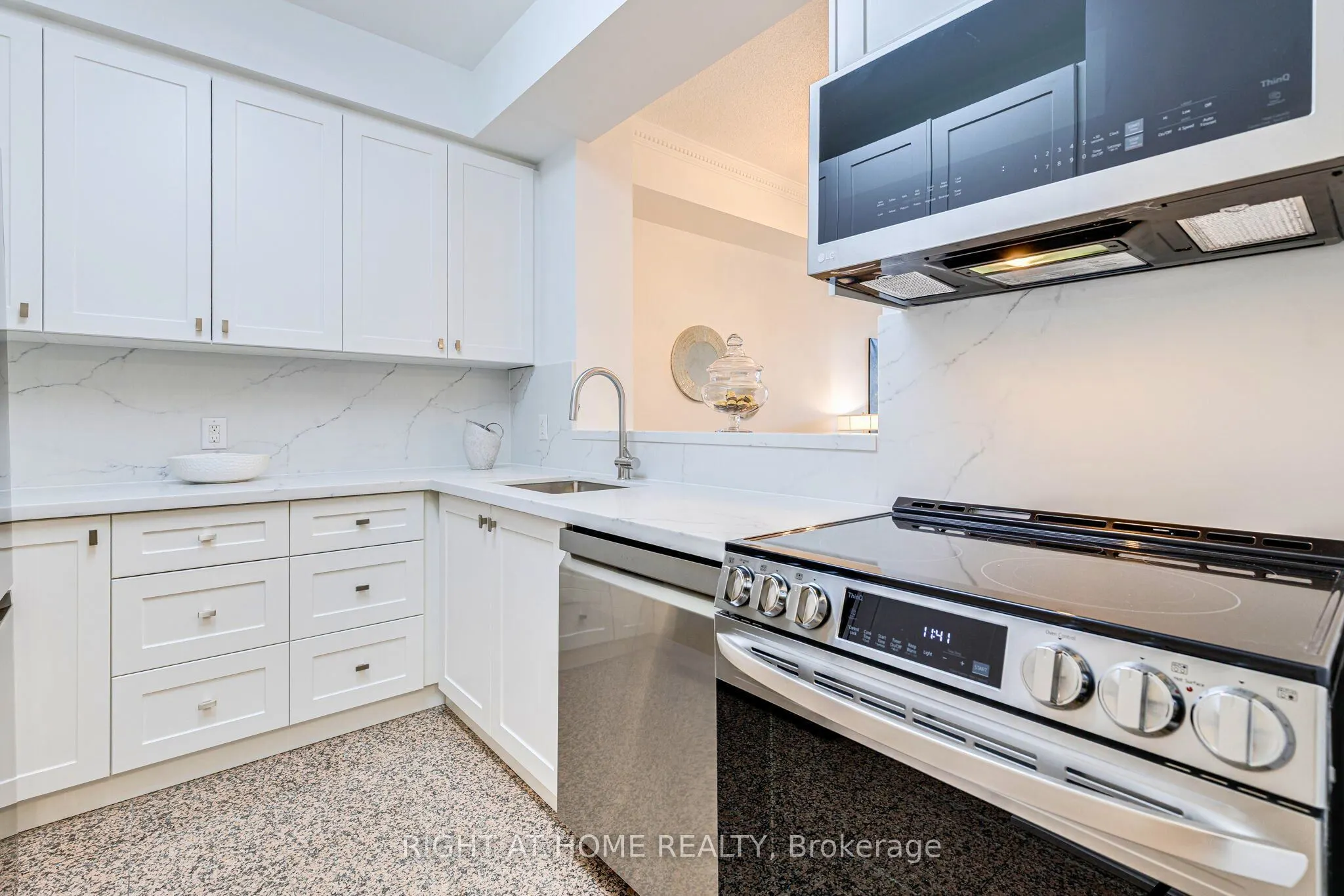 801 Lawrence Avenue E, #208