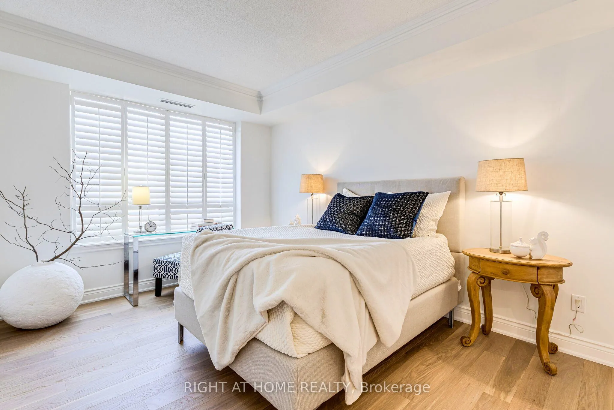 801 Lawrence Avenue E, #208