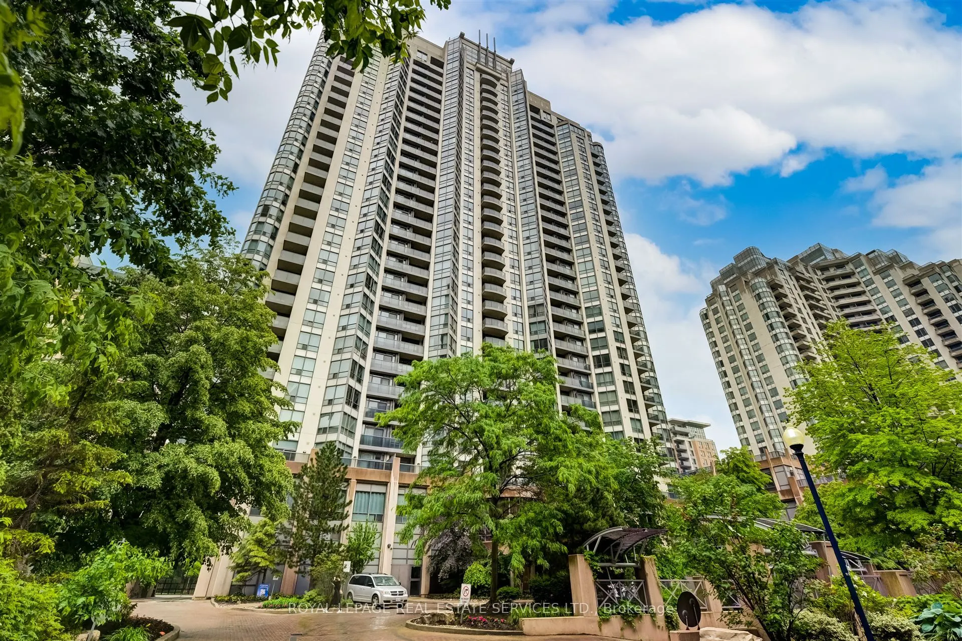 10 Northtown Way, #812