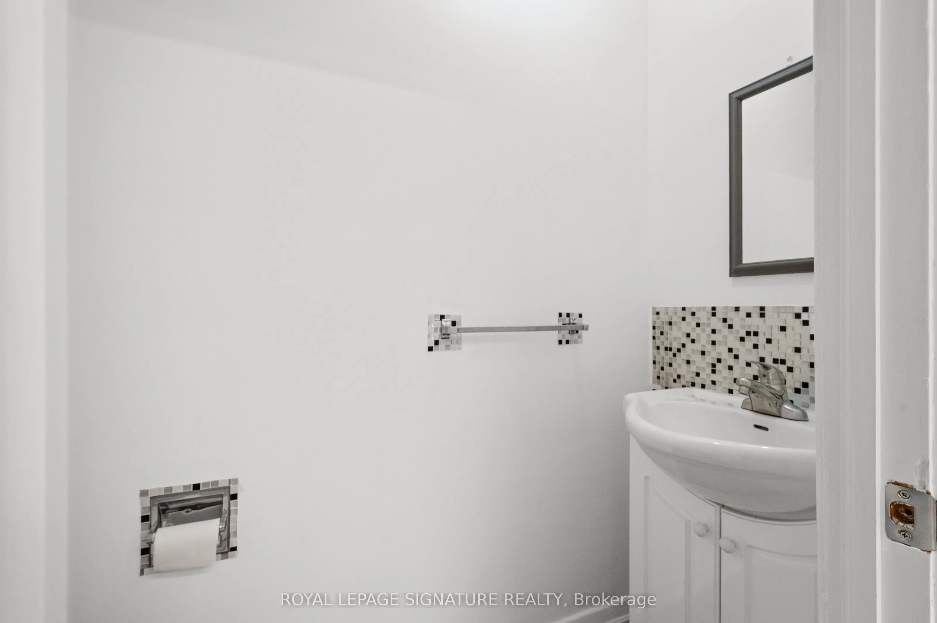 1138 Eglinton Avenue W, #2nd Floor