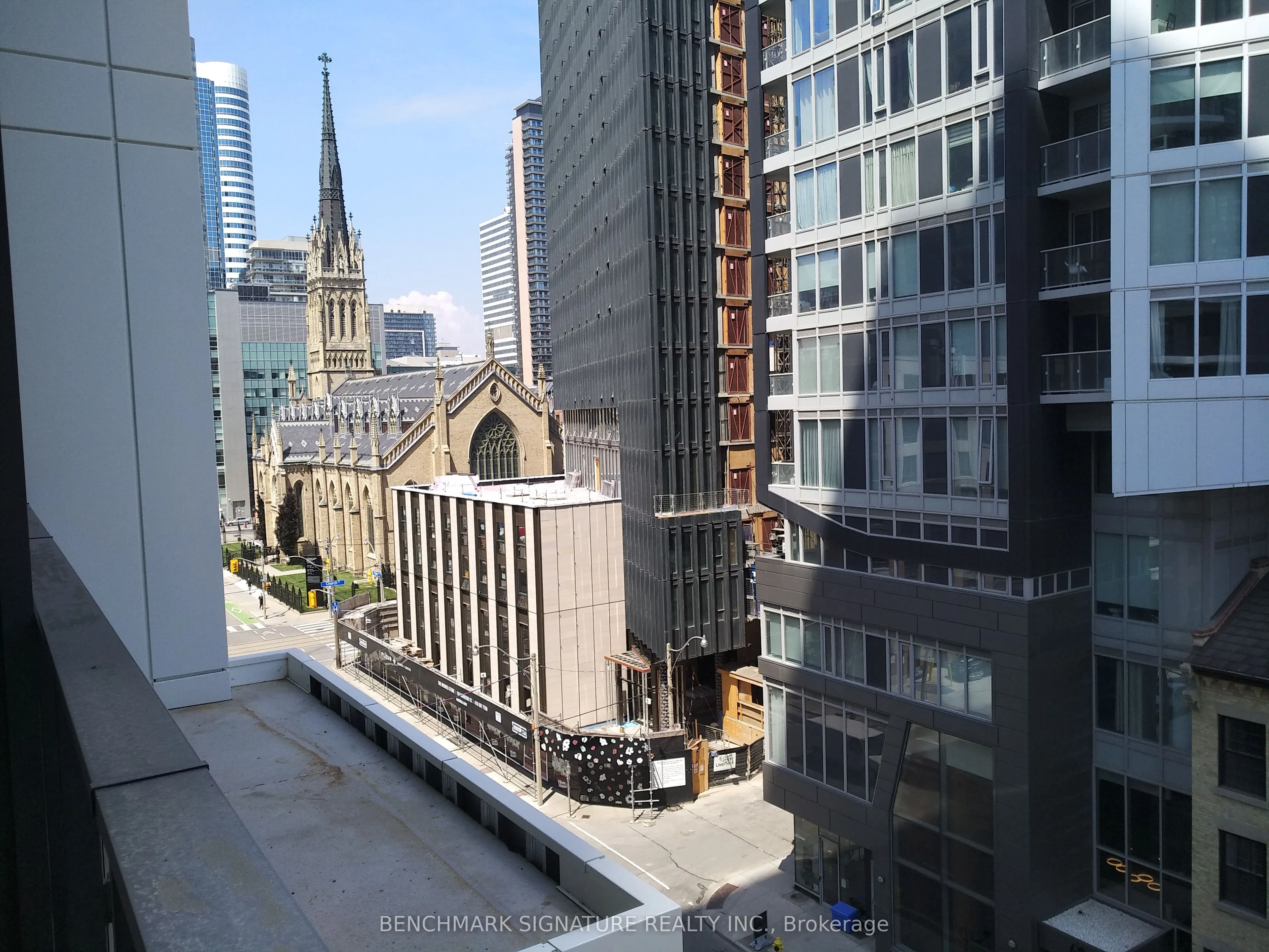 77 Shuter Street, #712