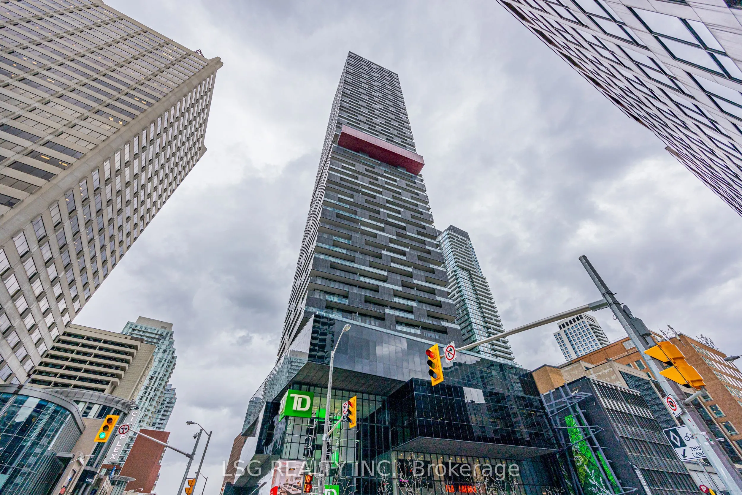 8 Eglinton Avenue E, #706