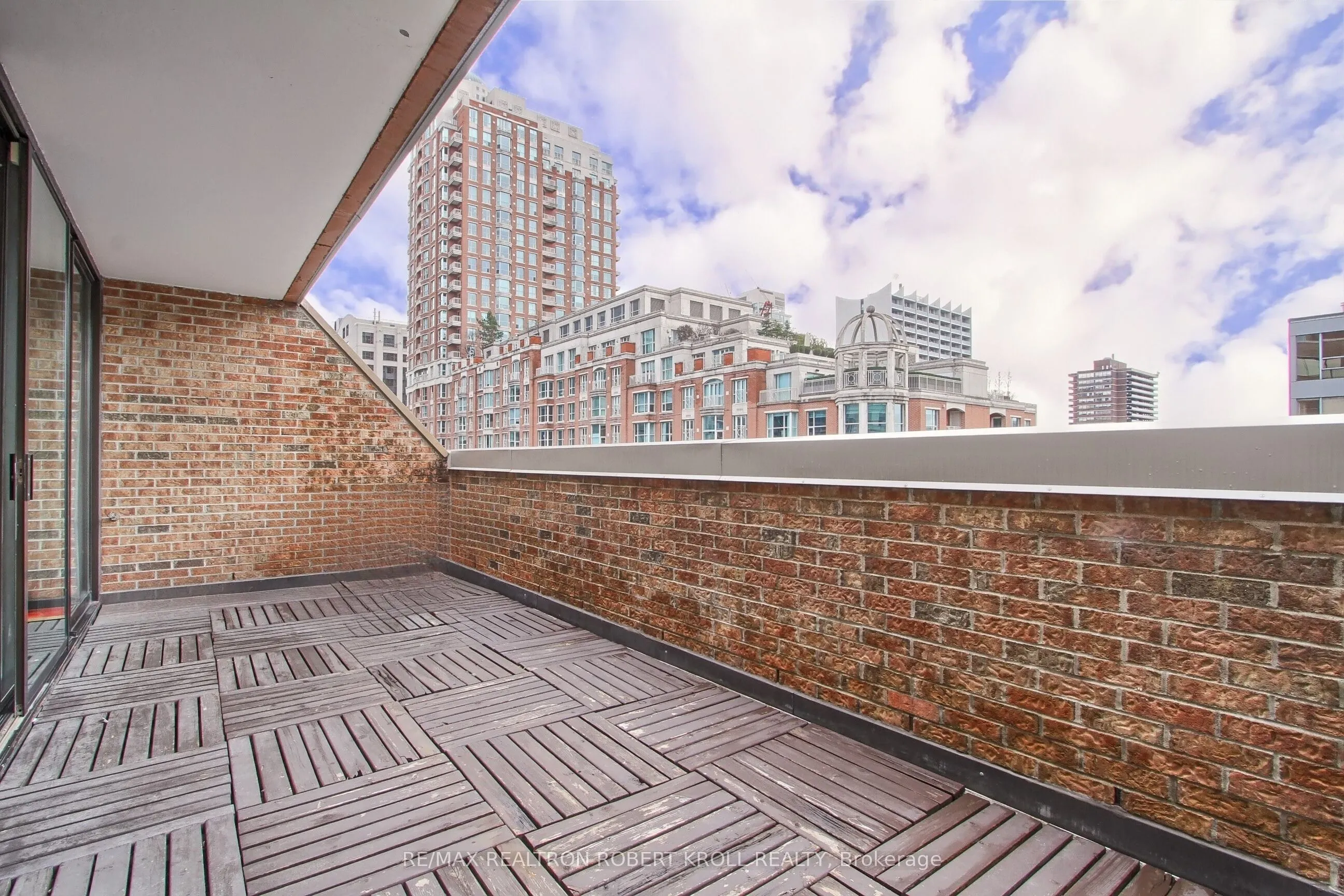 55A Avenue Road, #406