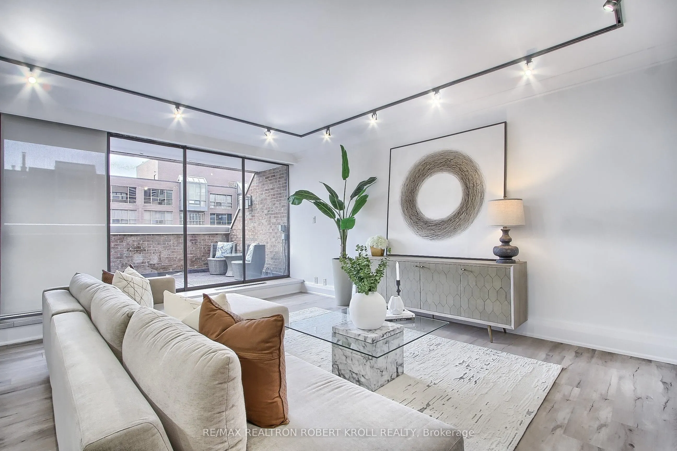 55A Avenue Road, #406