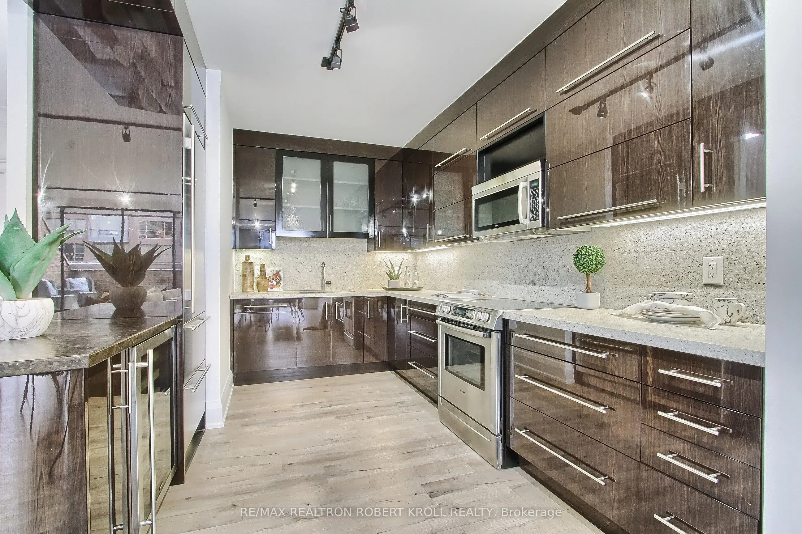 55A Avenue Road, #406