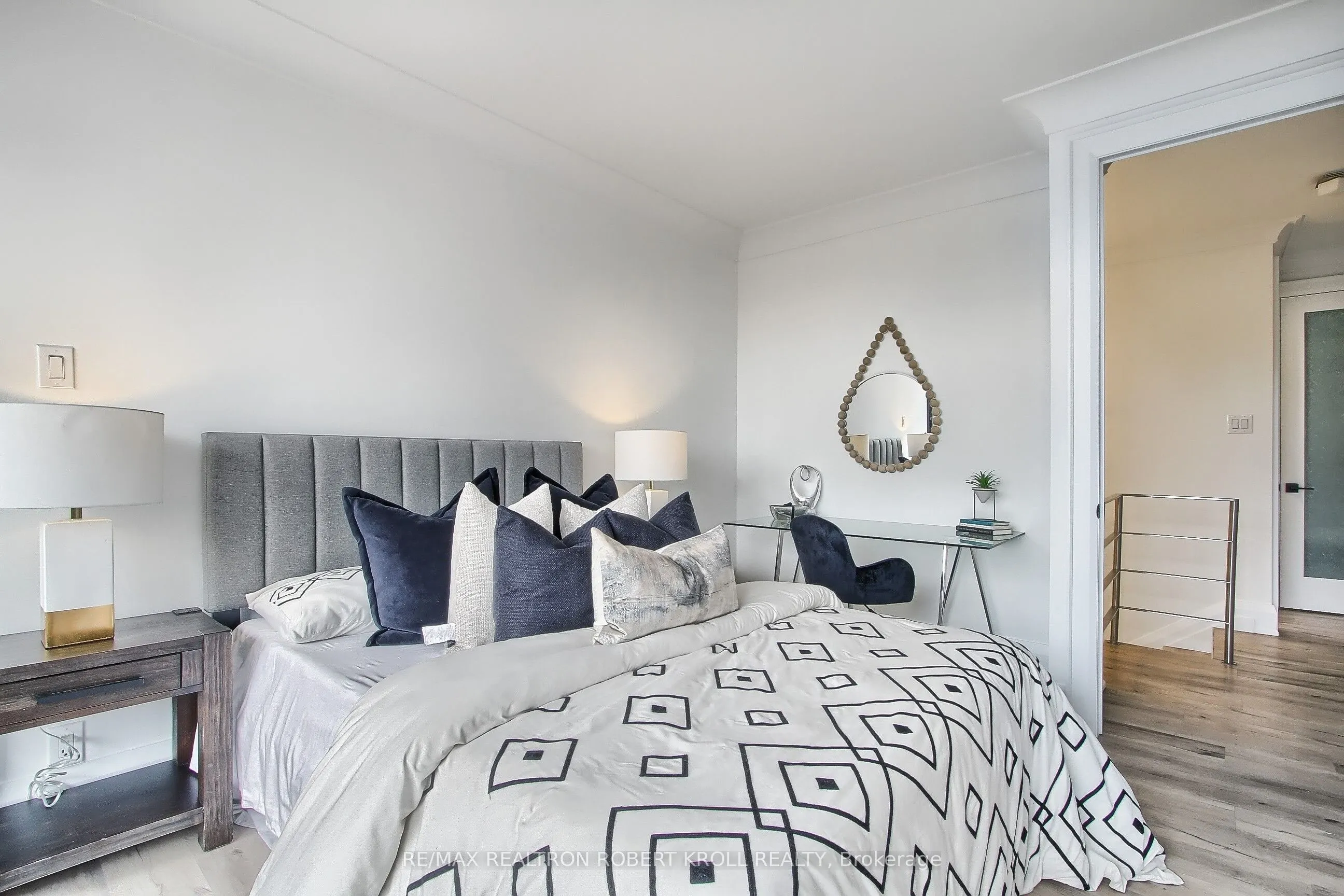 55A Avenue Road, #406