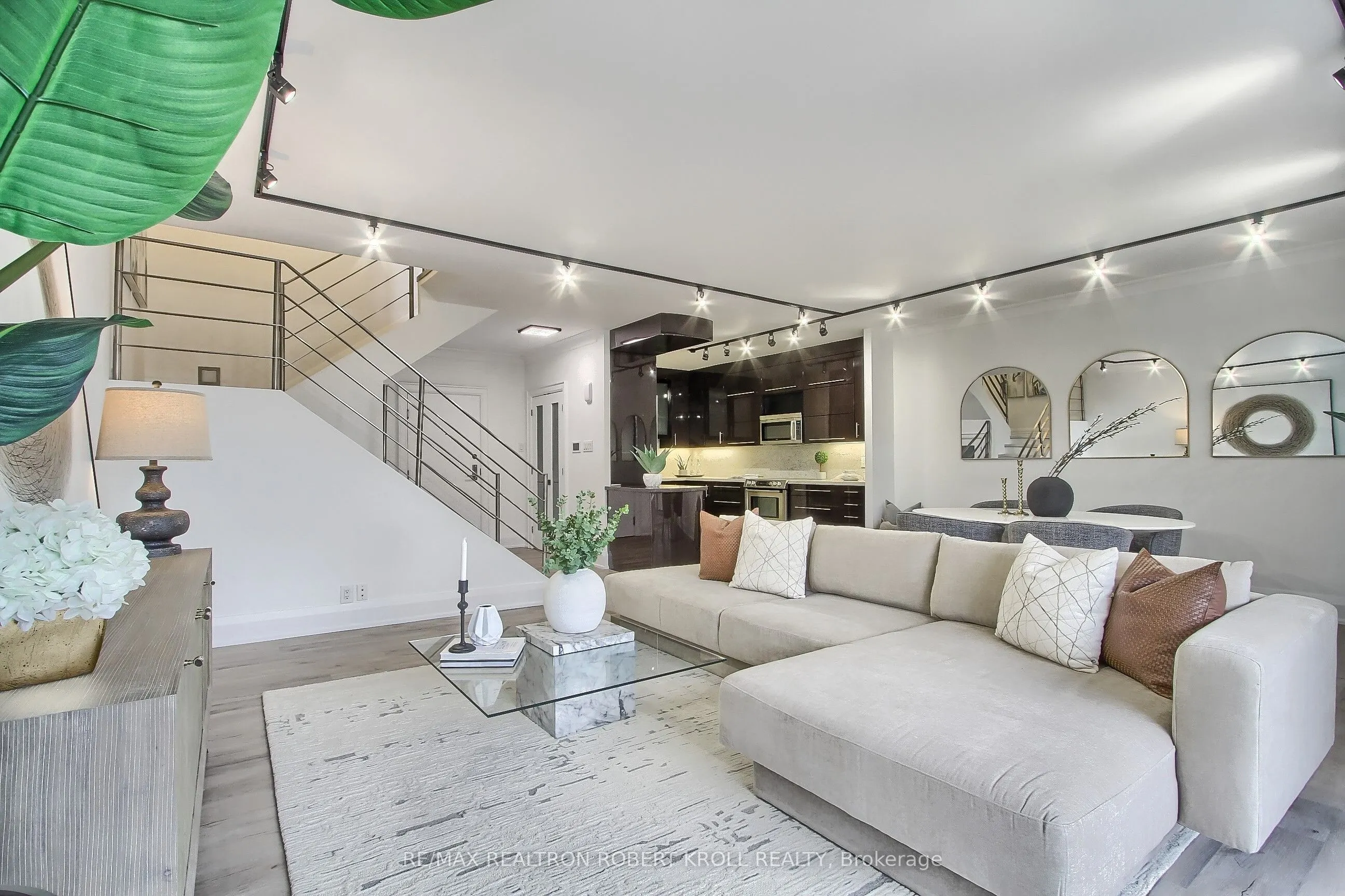 55A Avenue Road, #406