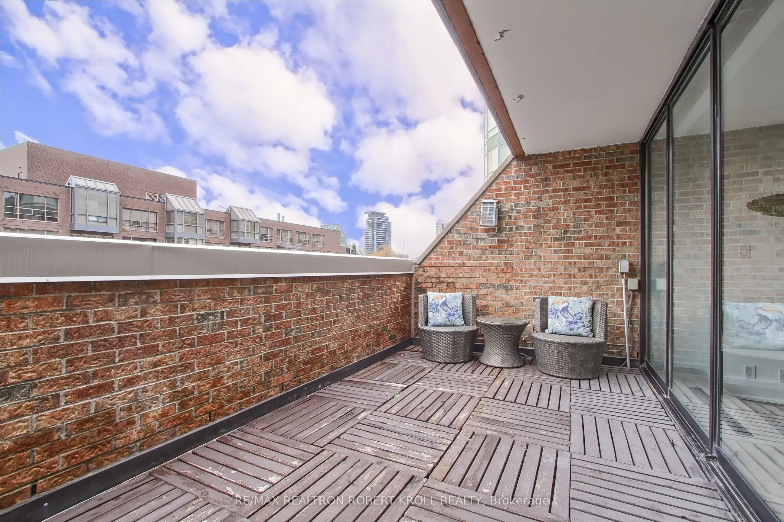 55A Avenue Road, #406