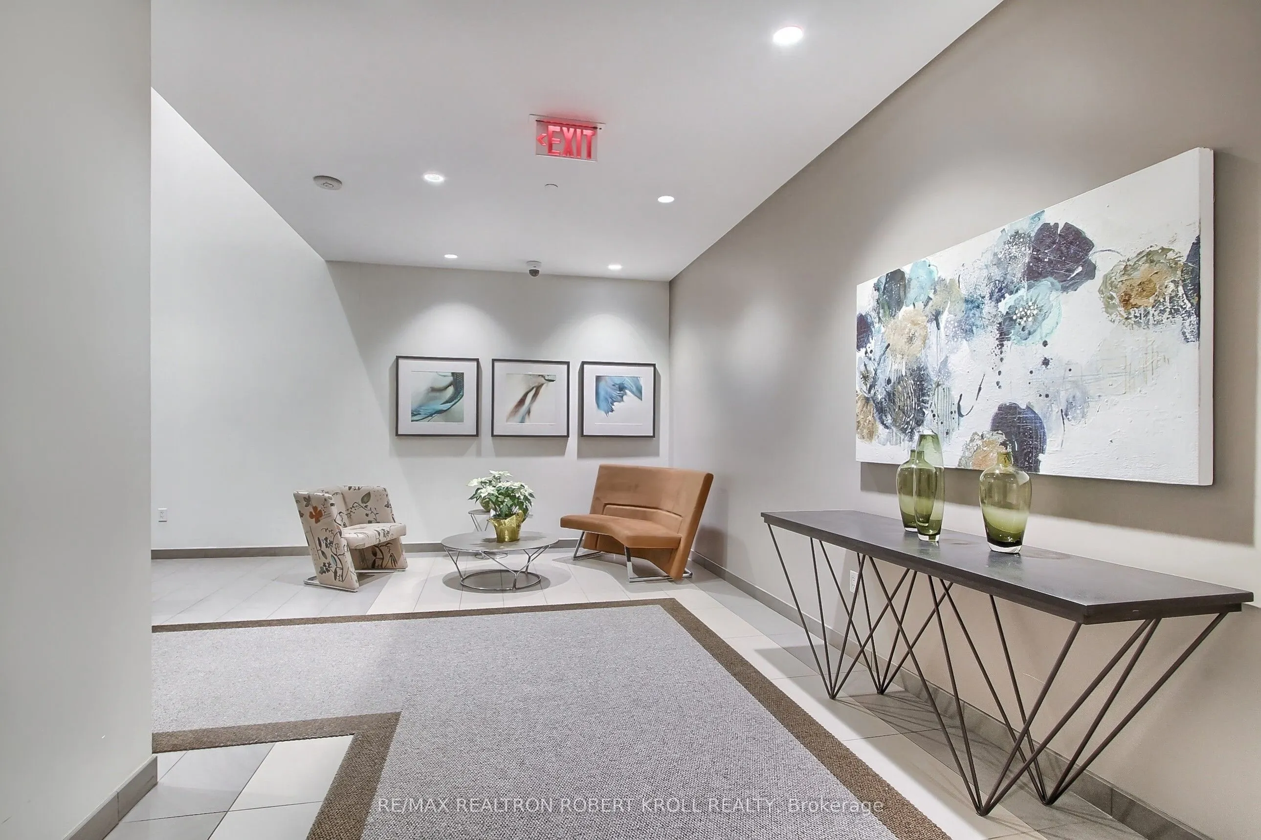 55A Avenue Road, #406