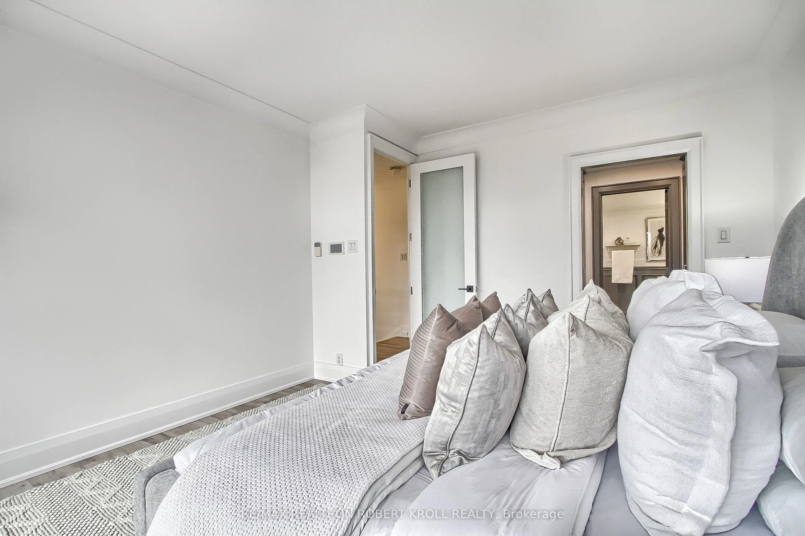 55A Avenue Road, #406