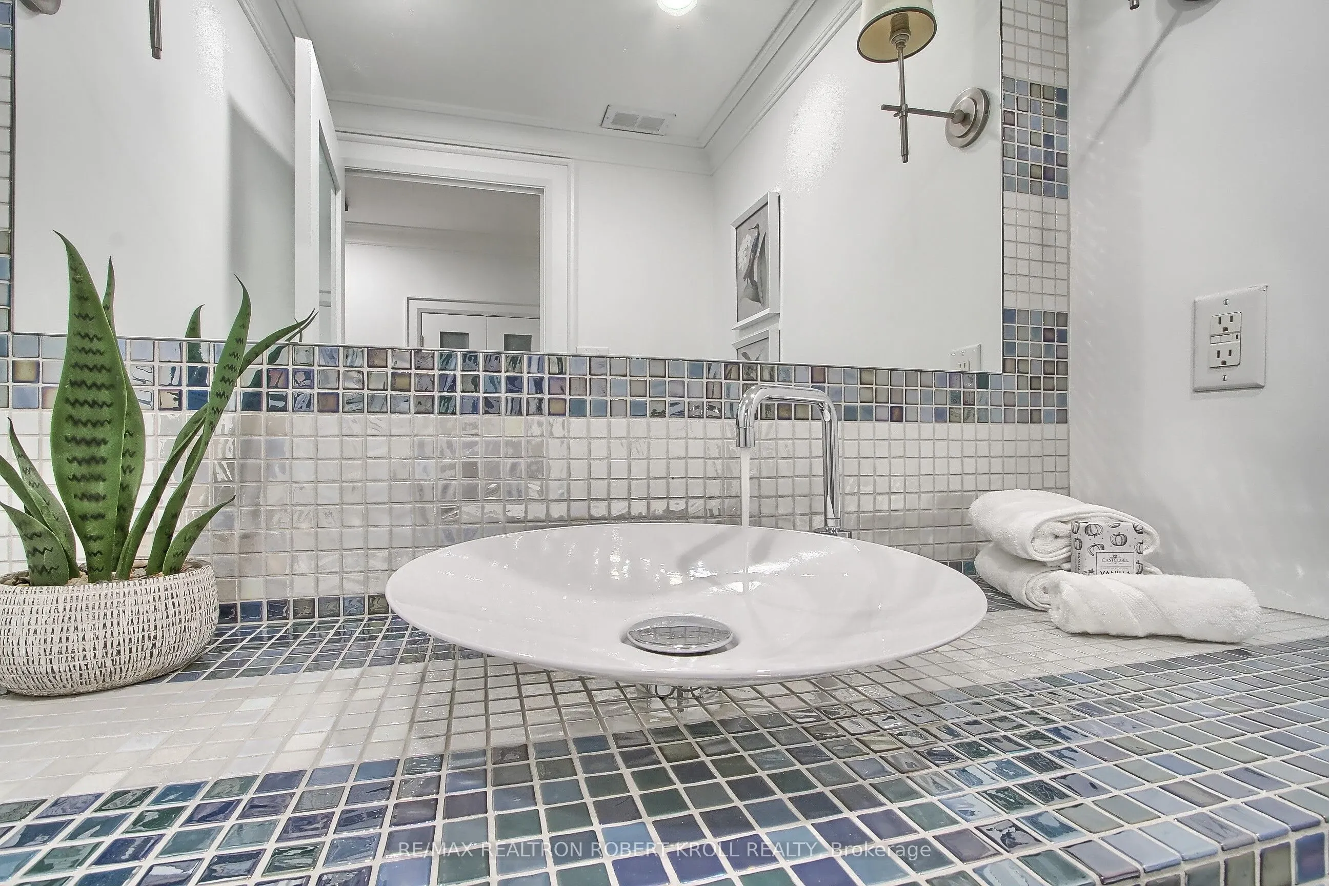55A Avenue Road, #406