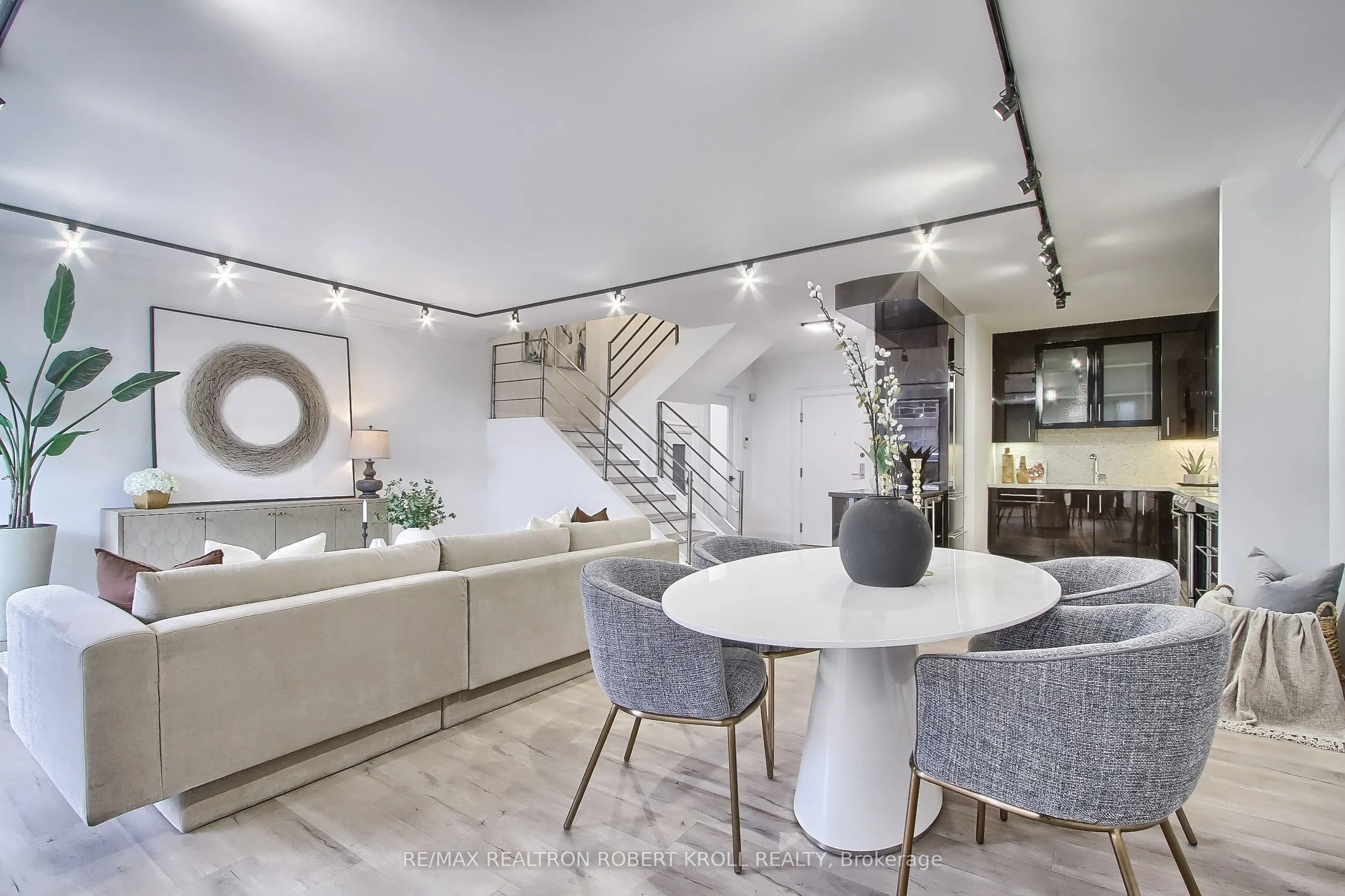 55A Avenue Road, #406