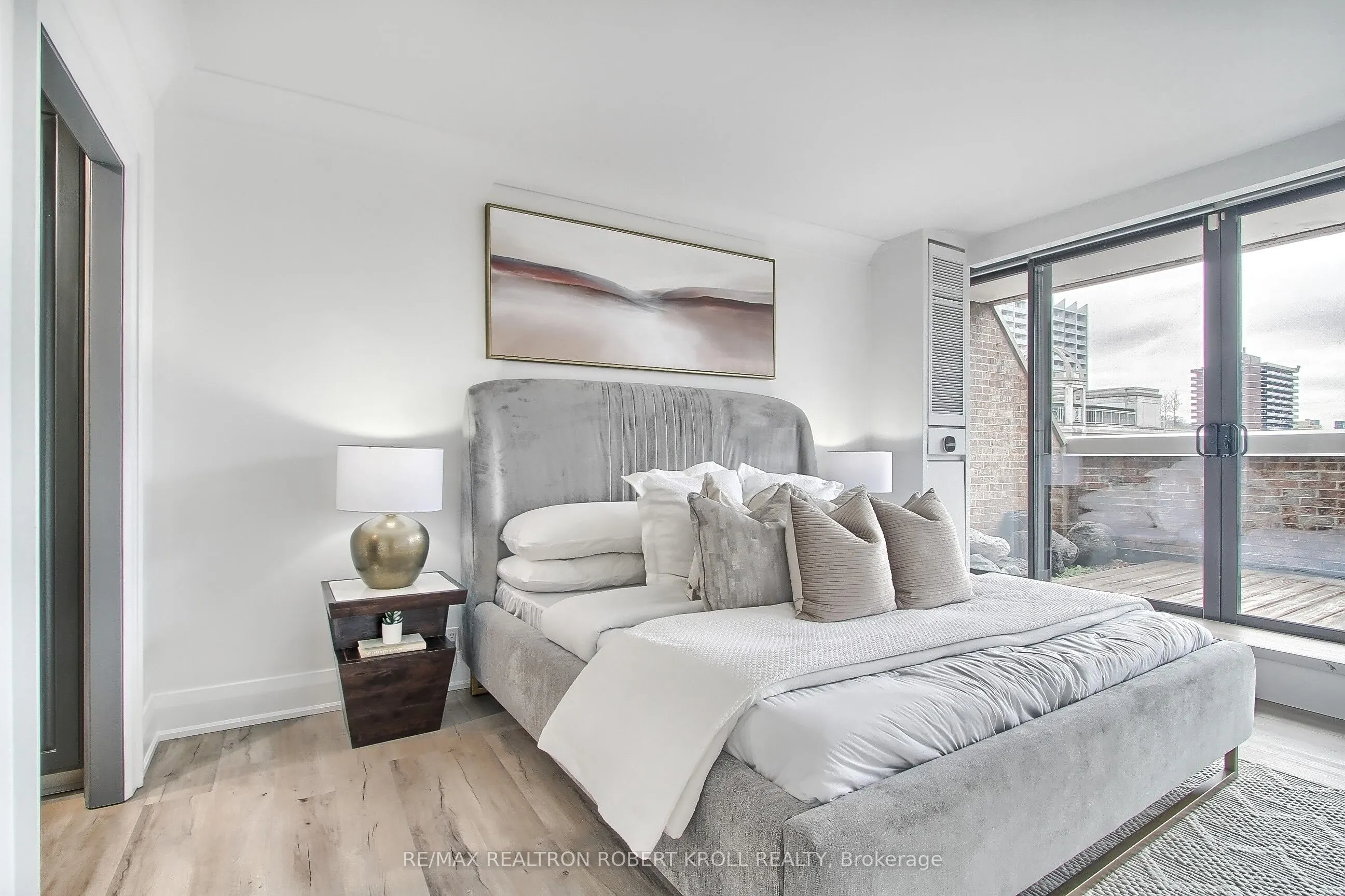 55A Avenue Road, #406