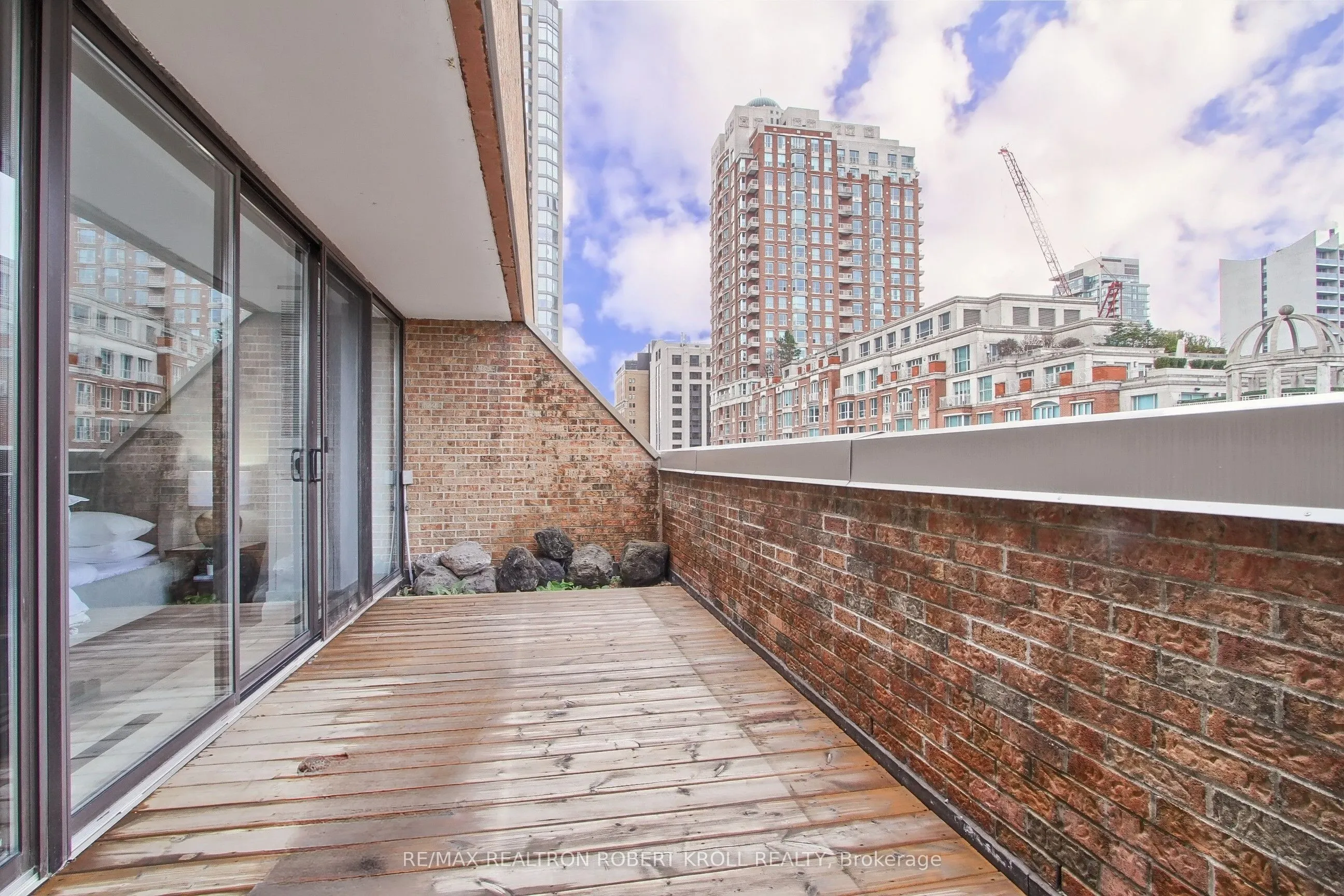 55A Avenue Road, #406
