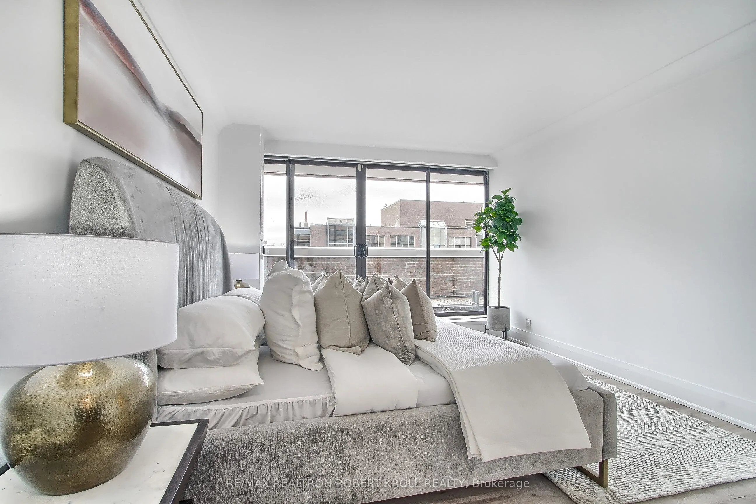 55A Avenue Road, #406