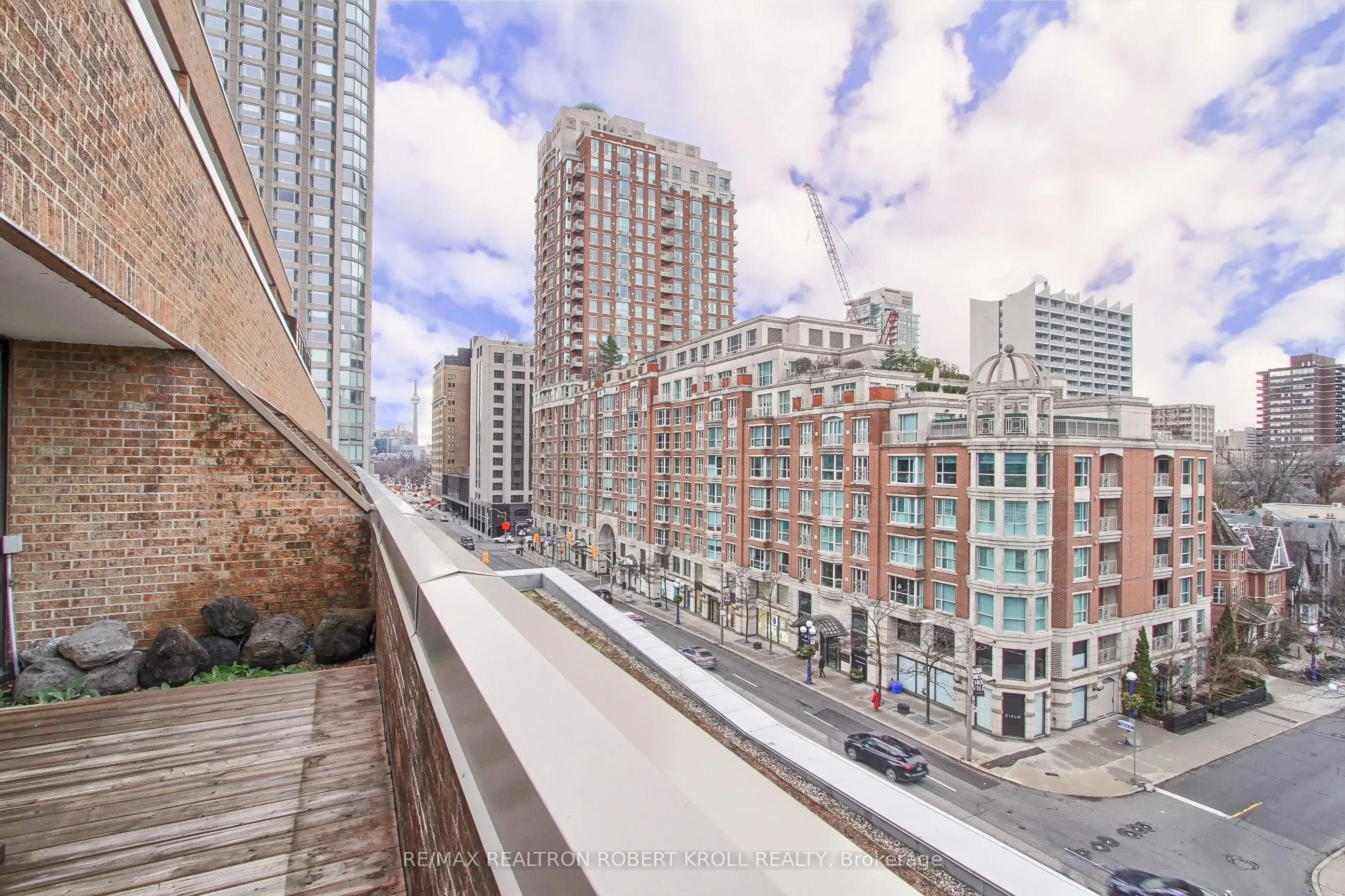 55A Avenue Road, #406