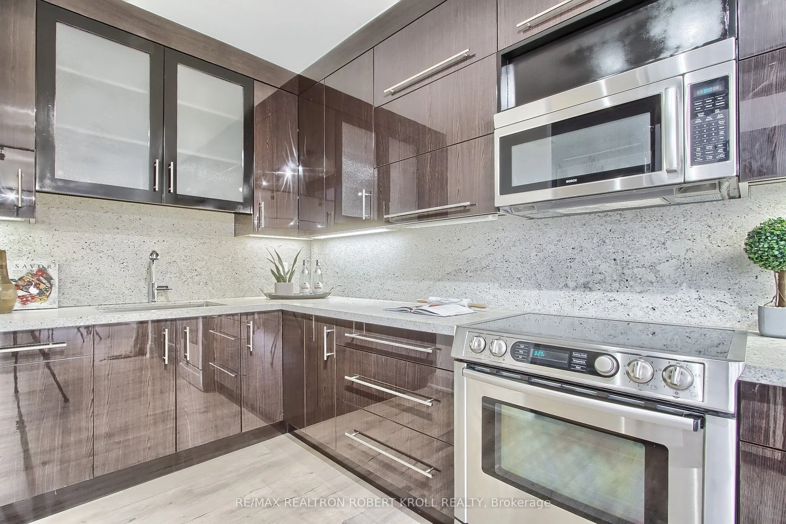 55A Avenue Road, #406