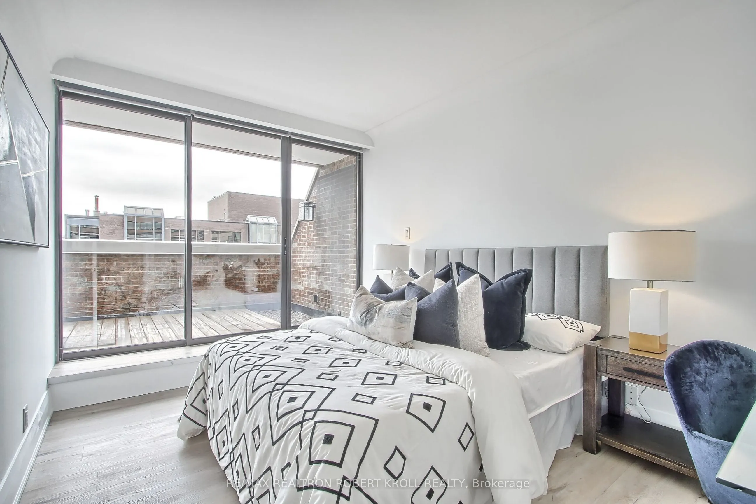 55A Avenue Road, #406